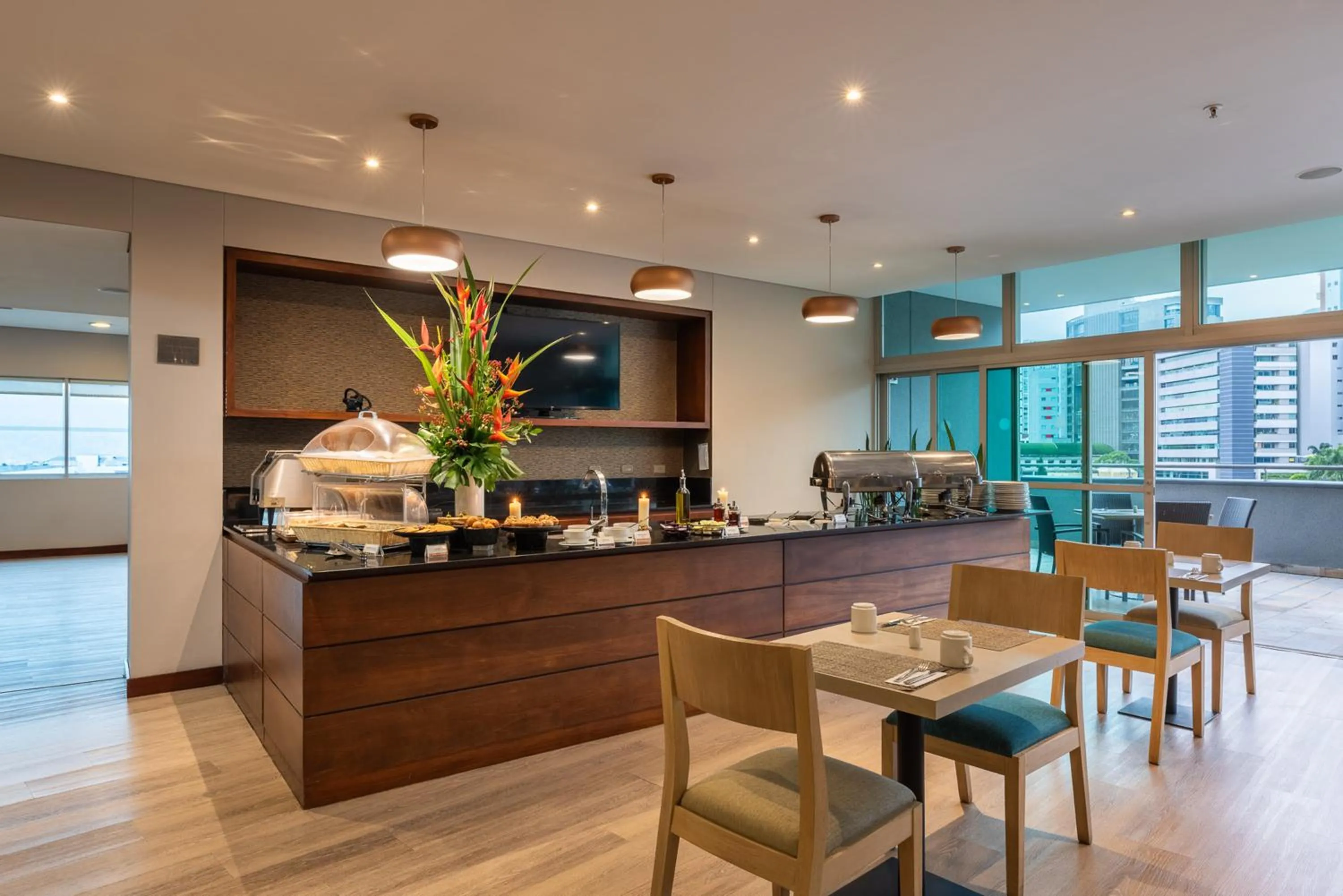 Restaurant/places to eat in Estelar Apartamentos Medellin