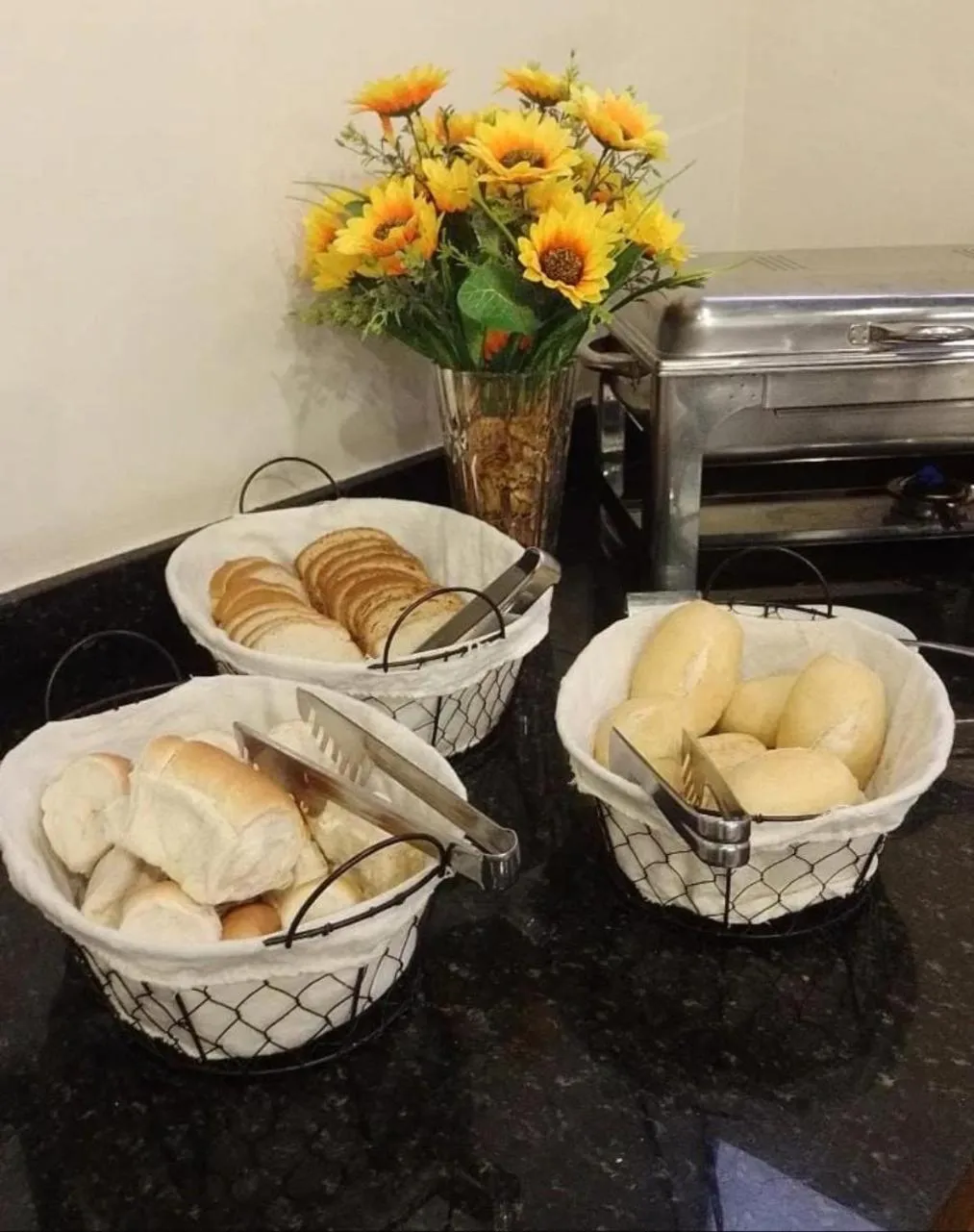 Restaurant/places to eat in Boulevard Park Hotel