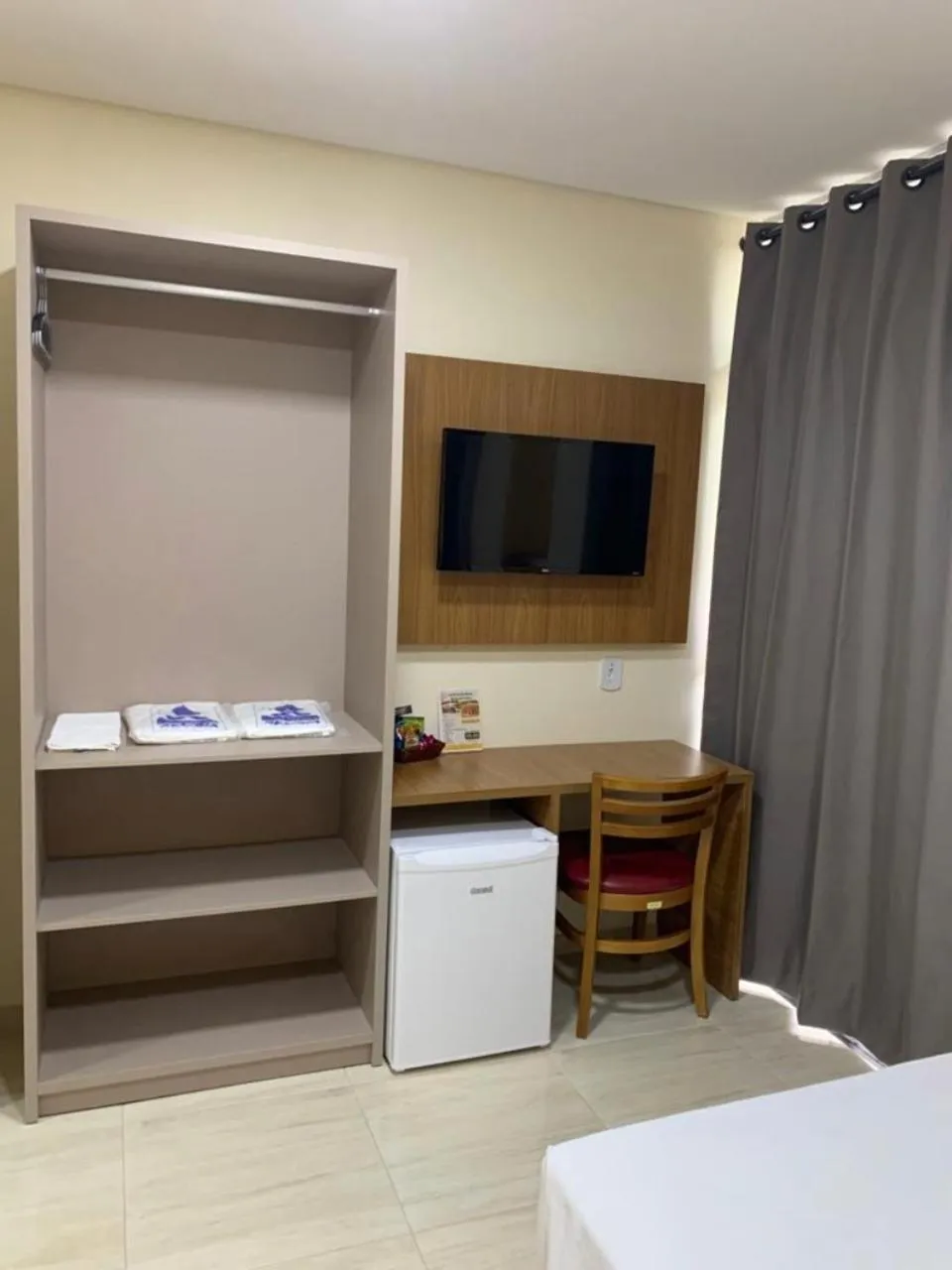 Photo of the whole room, Bed in Boulevard Park Hotel