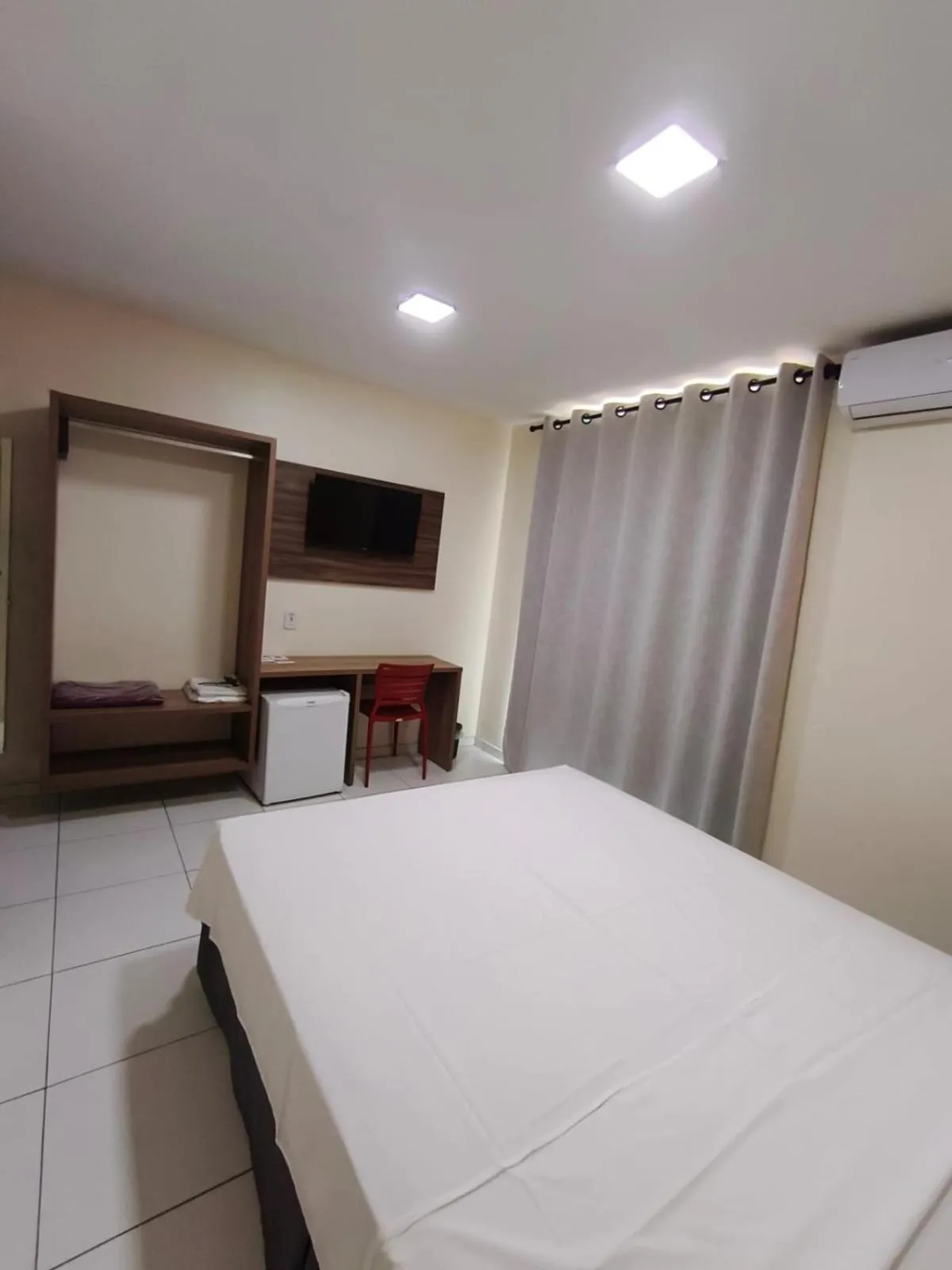 Photo of the whole room, Bed in Boulevard Park Hotel