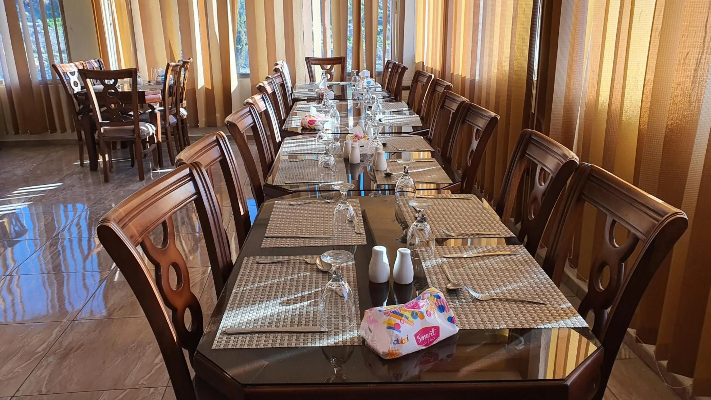 Restaurant/places to eat in Sunset Hotel