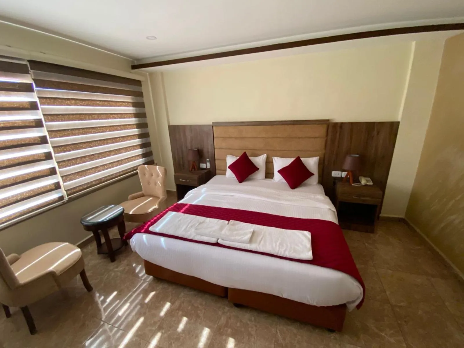 Property building, Bed in Sunset Hotel