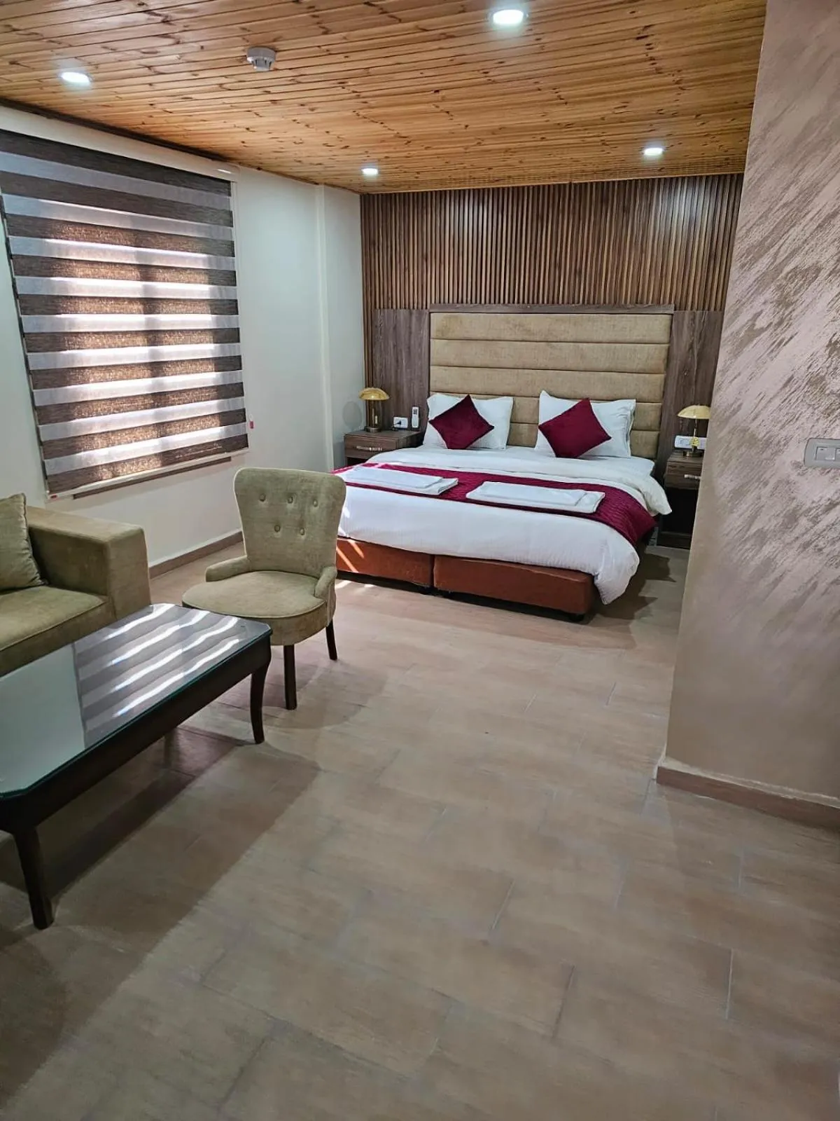 Property building, Bed in Sunset Hotel