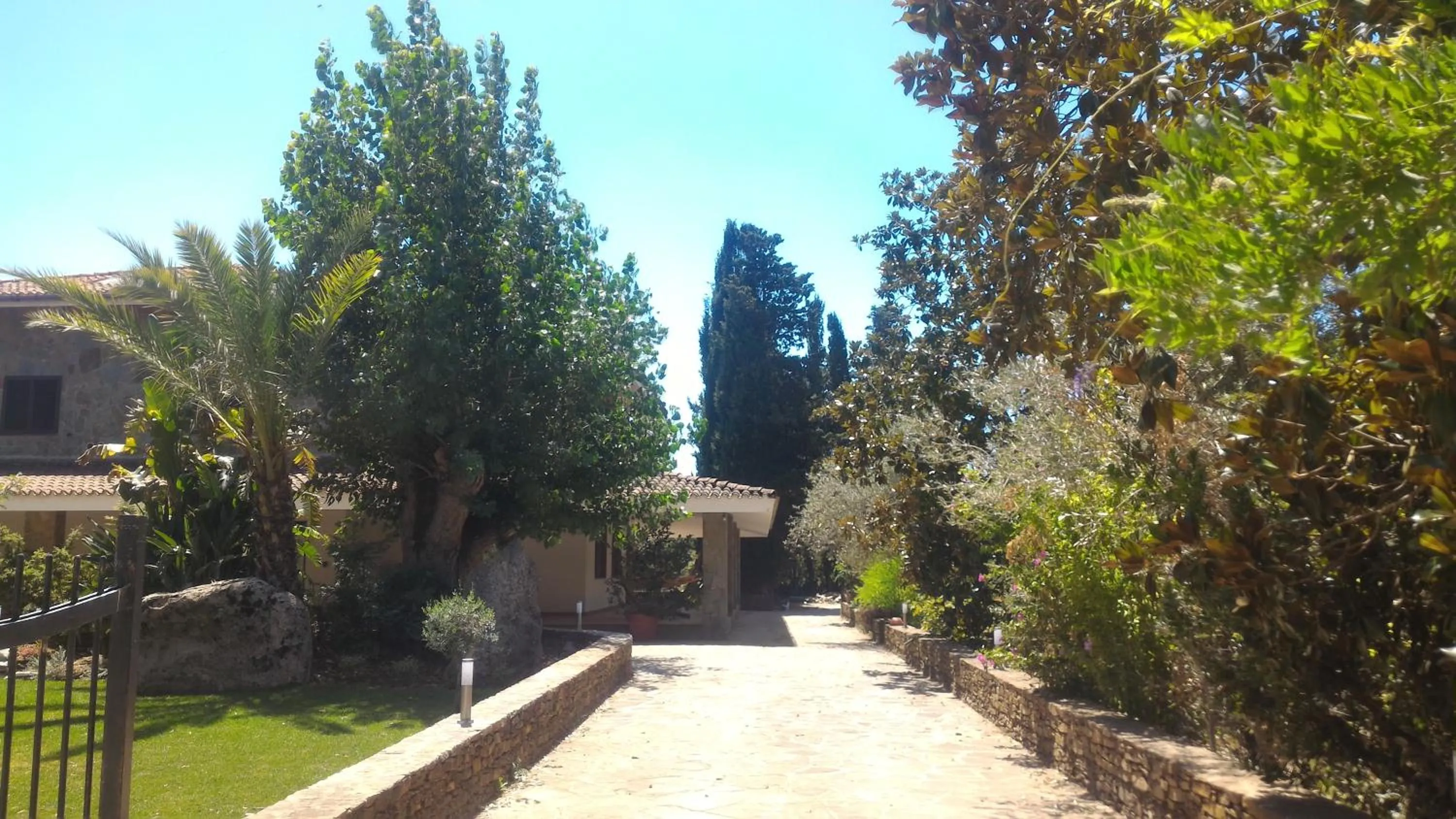Facade/entrance in Villa Canu