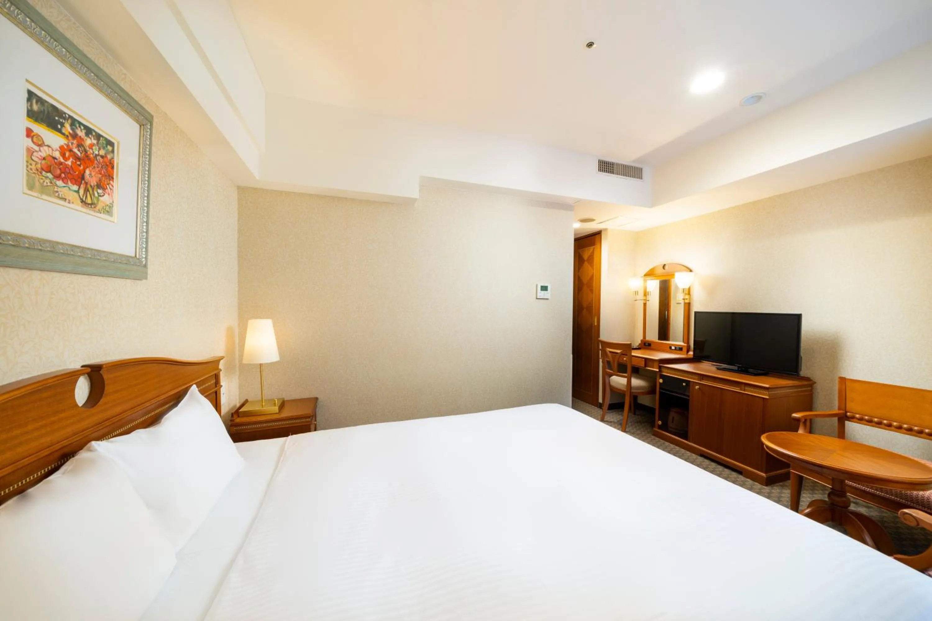 Bed in KOKO HOTEL Nagoya Sakae