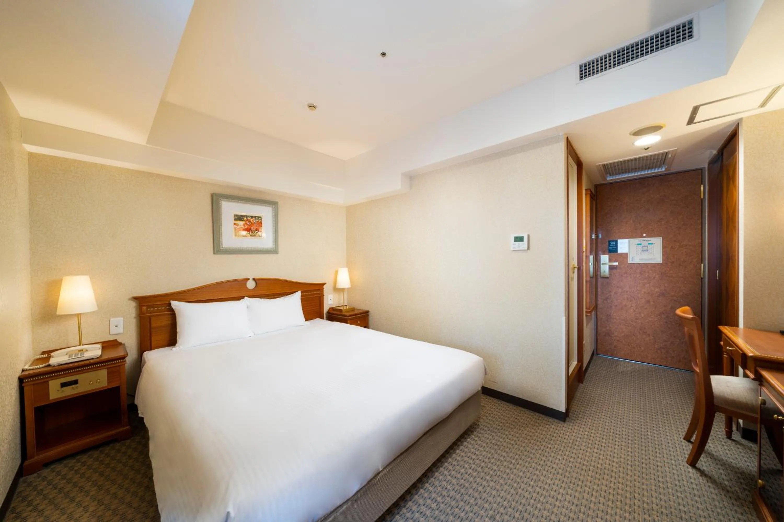 Bed in KOKO HOTEL Nagoya Sakae