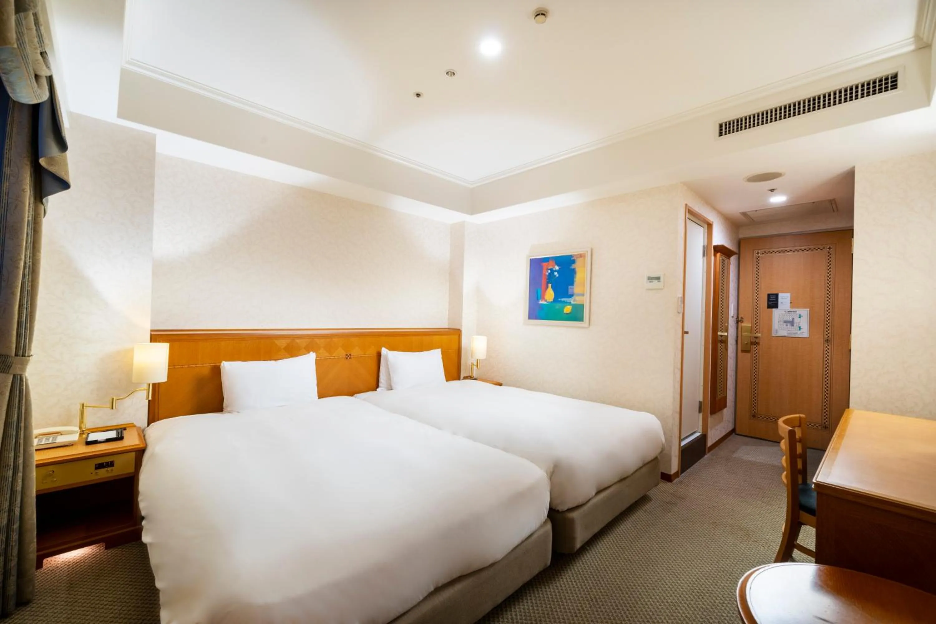 Photo of the whole room, Bed in KOKO HOTEL Osaka Shinsaibashi