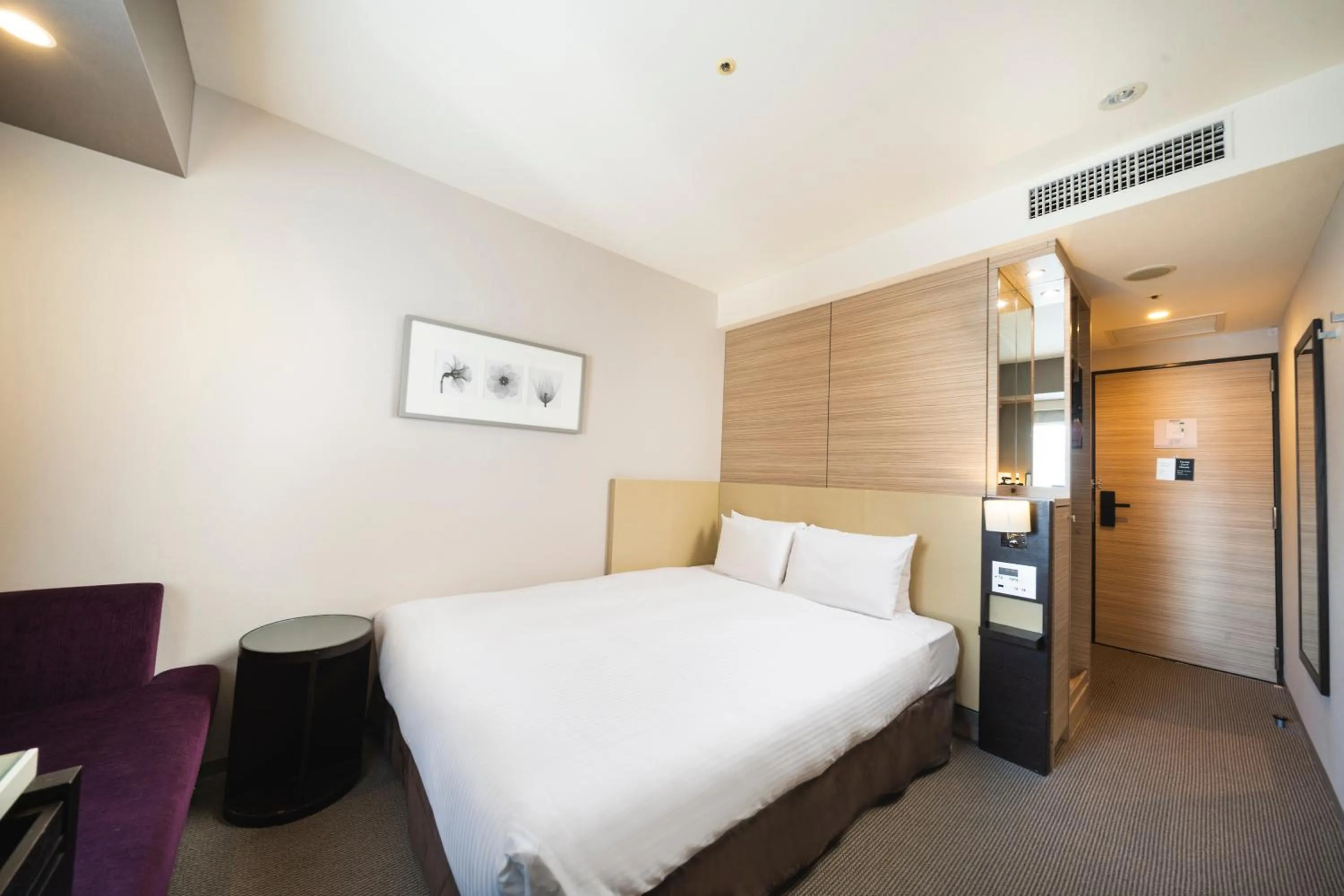 Bed in KOKO HOTEL Kobe Sannomiya