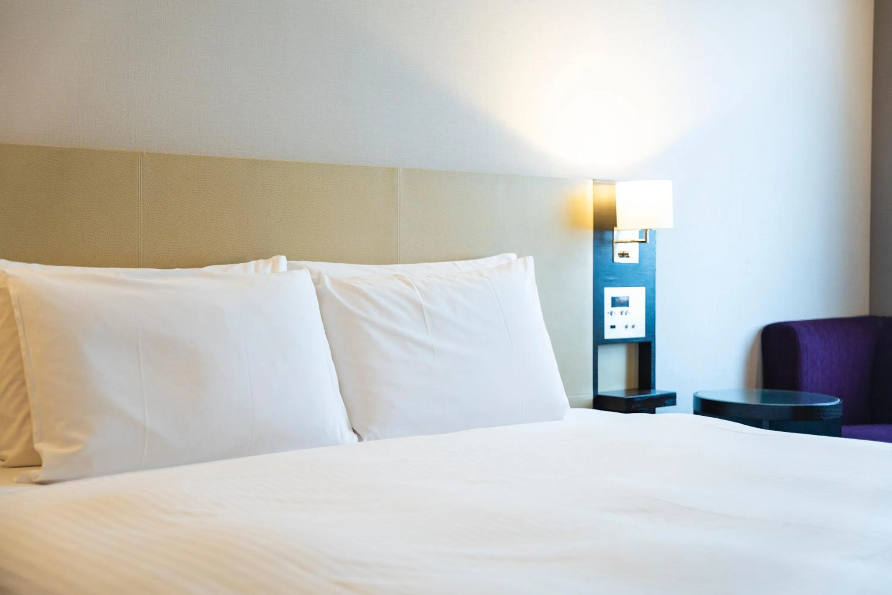 Bed in KOKO HOTEL Kobe Sannomiya