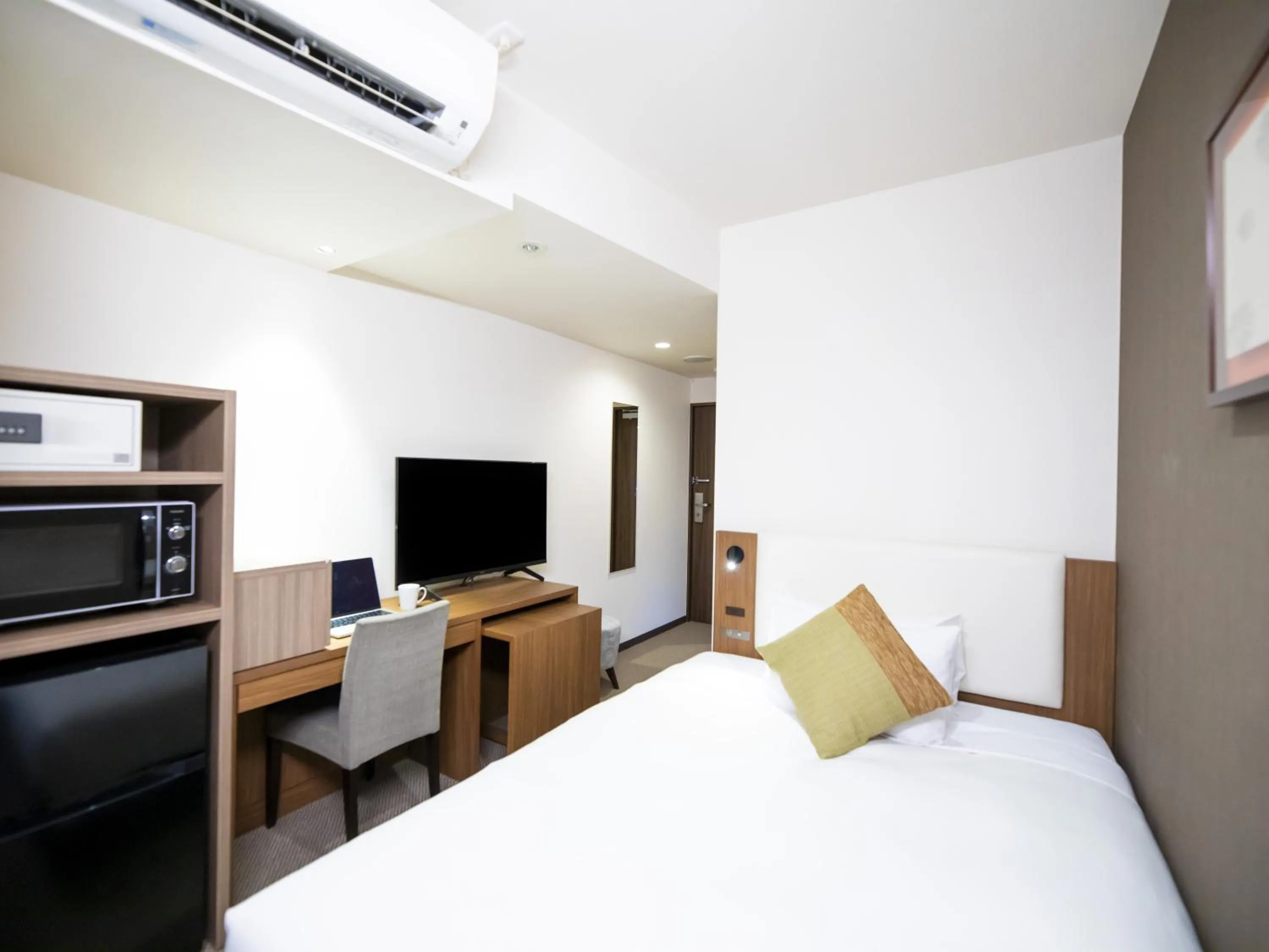 Photo of the whole room, Bed in Tokyu Stay Nihonbashi