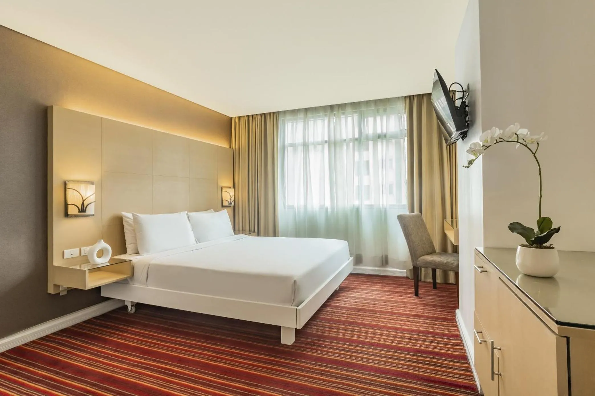 Bed in St Giles Hotel Makati