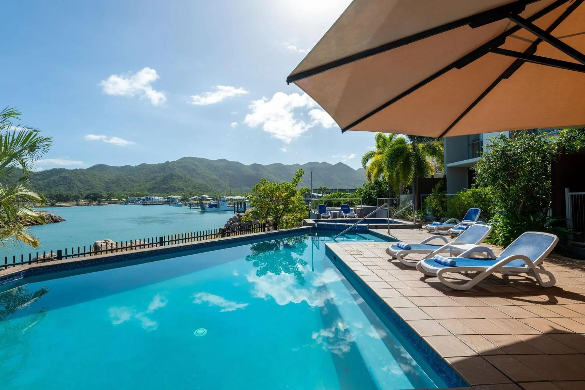 Hot Tub in Grand Mercure Apartments Magnetic Island