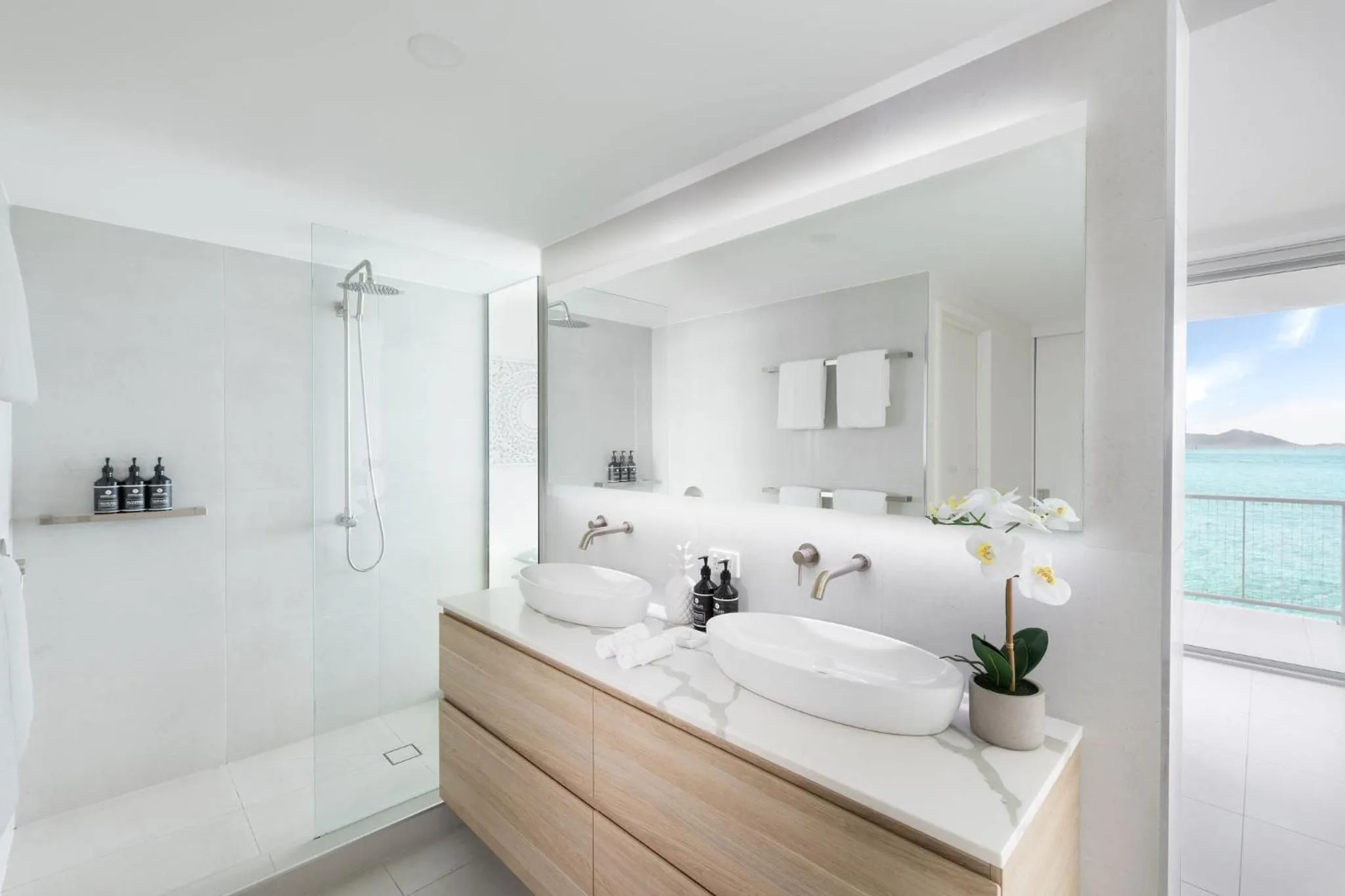 Shower in Grand Mercure Apartments Magnetic Island