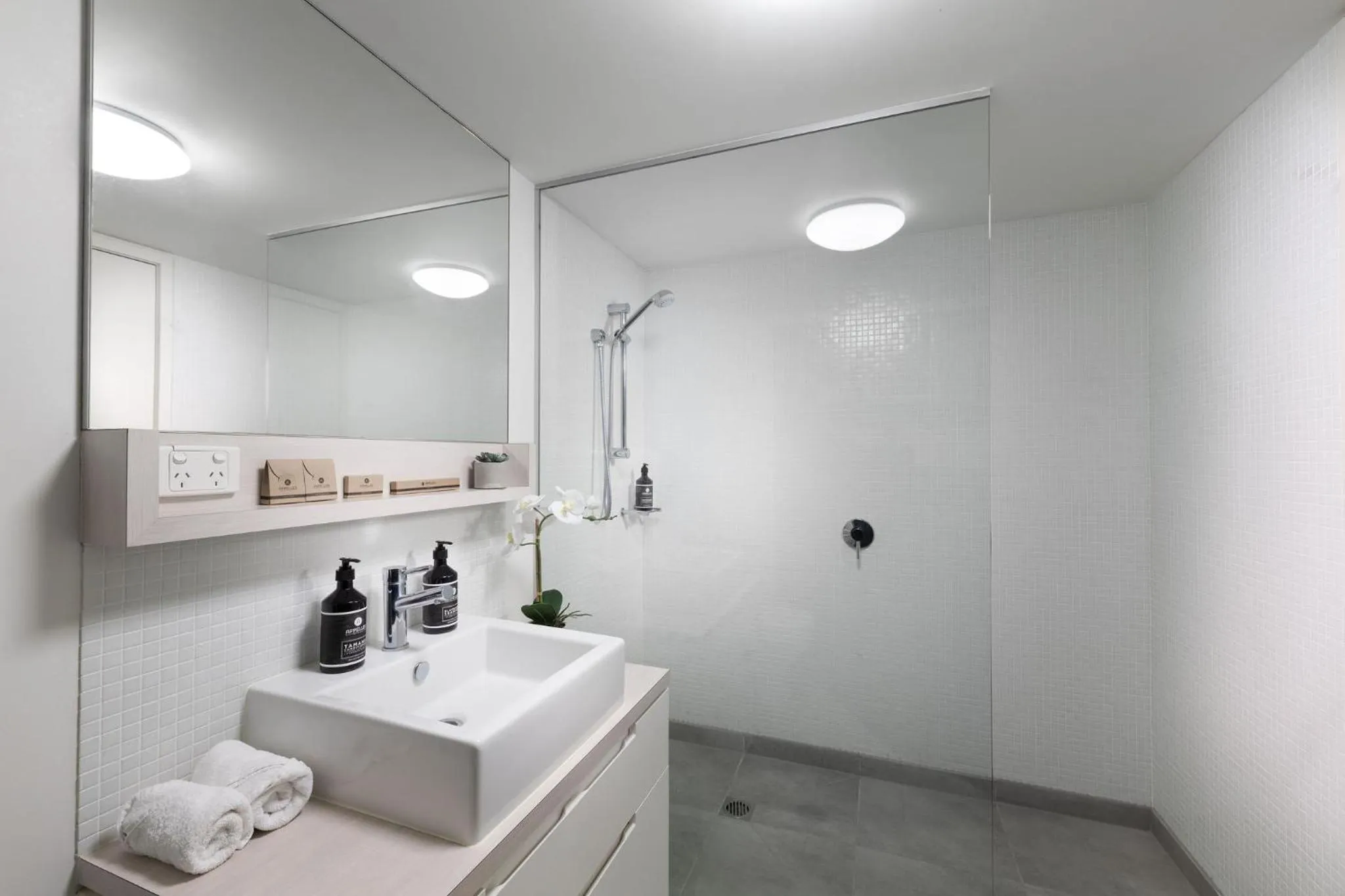 Shower in Grand Mercure Apartments Magnetic Island