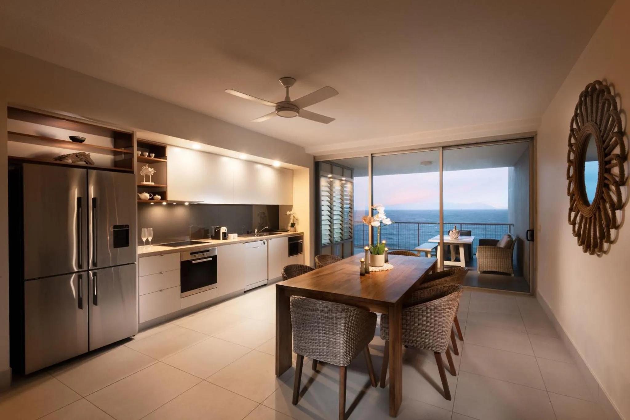 Dining area in Grand Mercure Apartments Magnetic Island