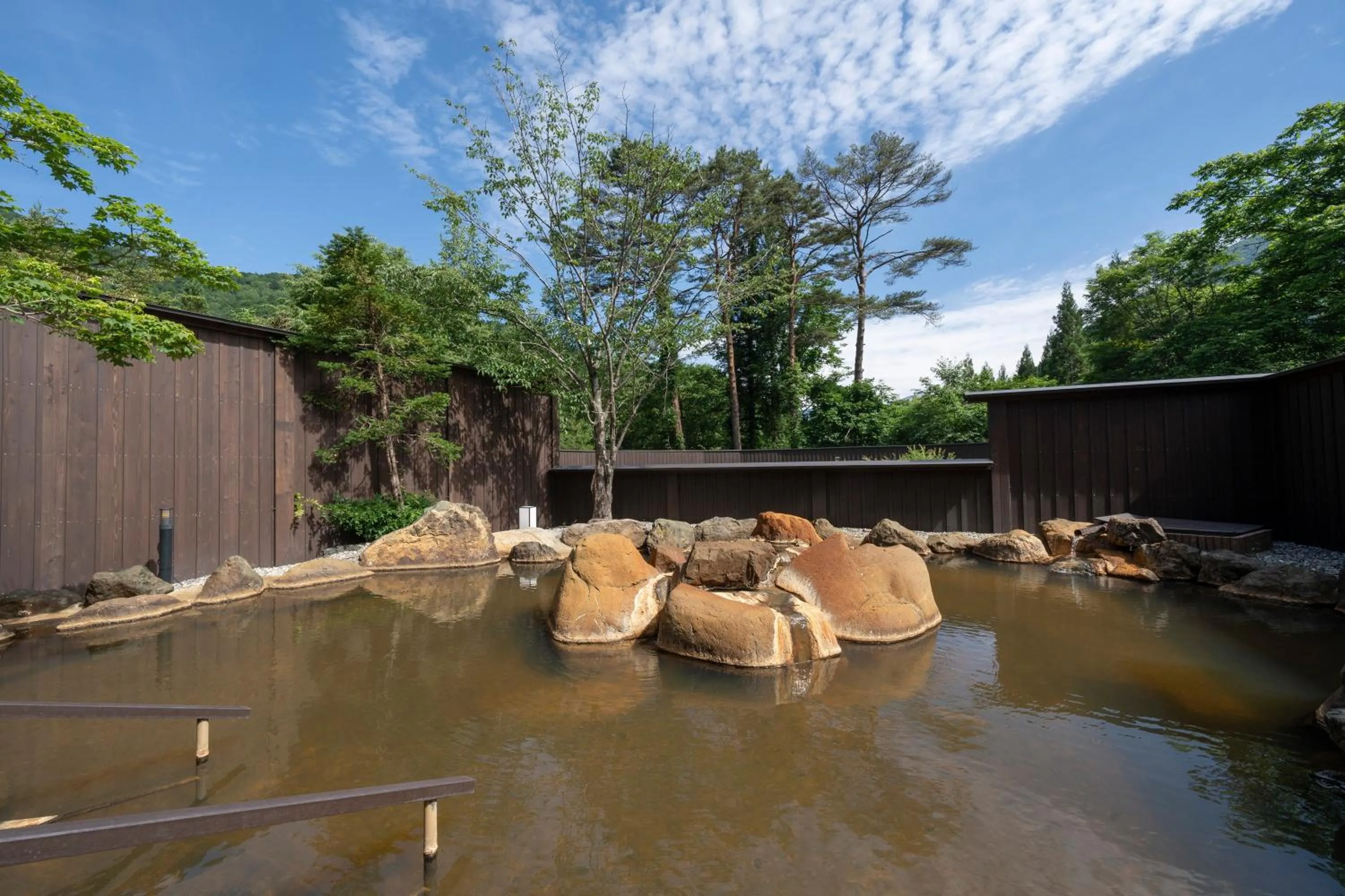 Spring in Miyama Ouan Kyoritsu Resort