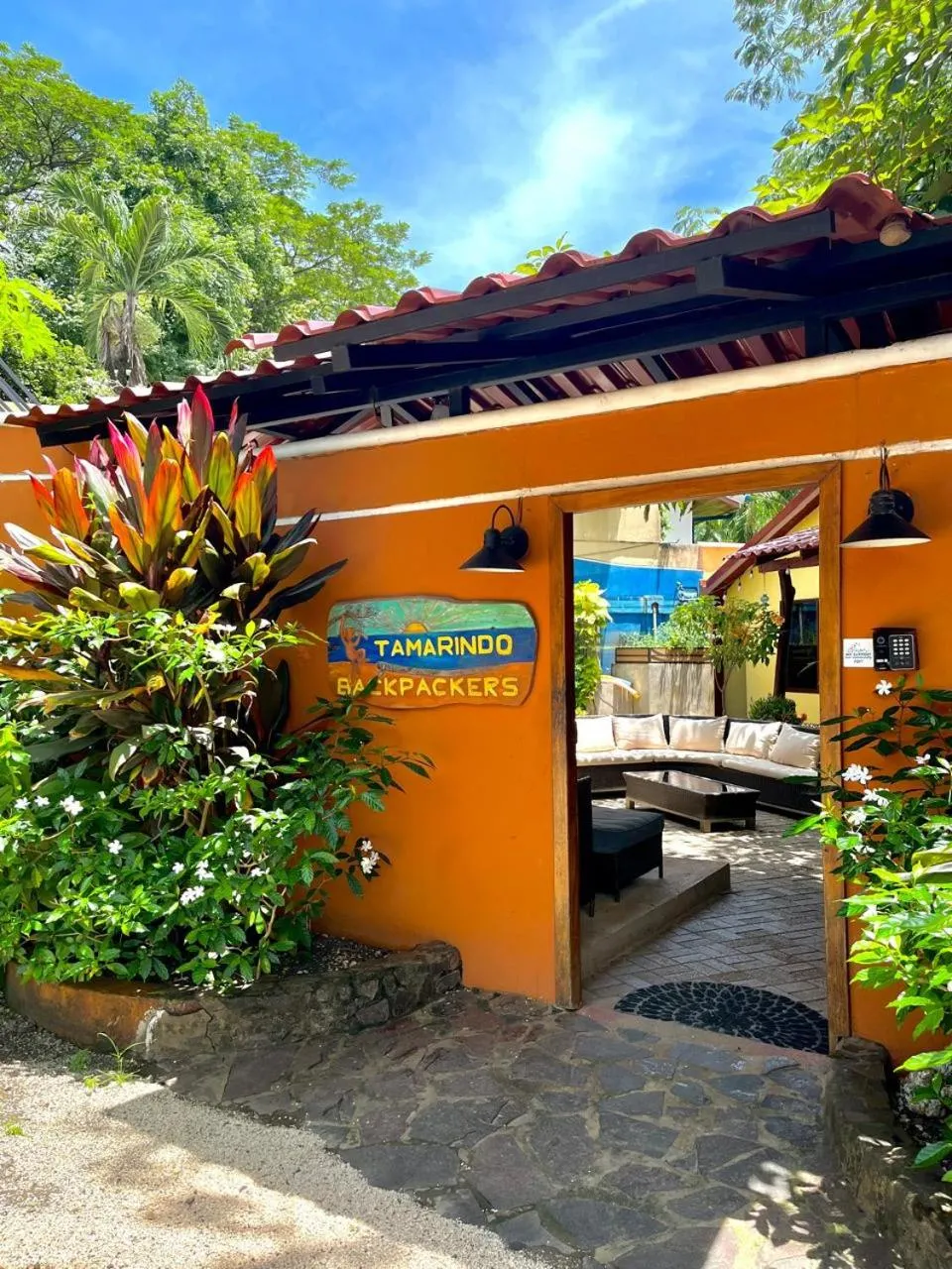 Property building in Tamarindo Backpackers