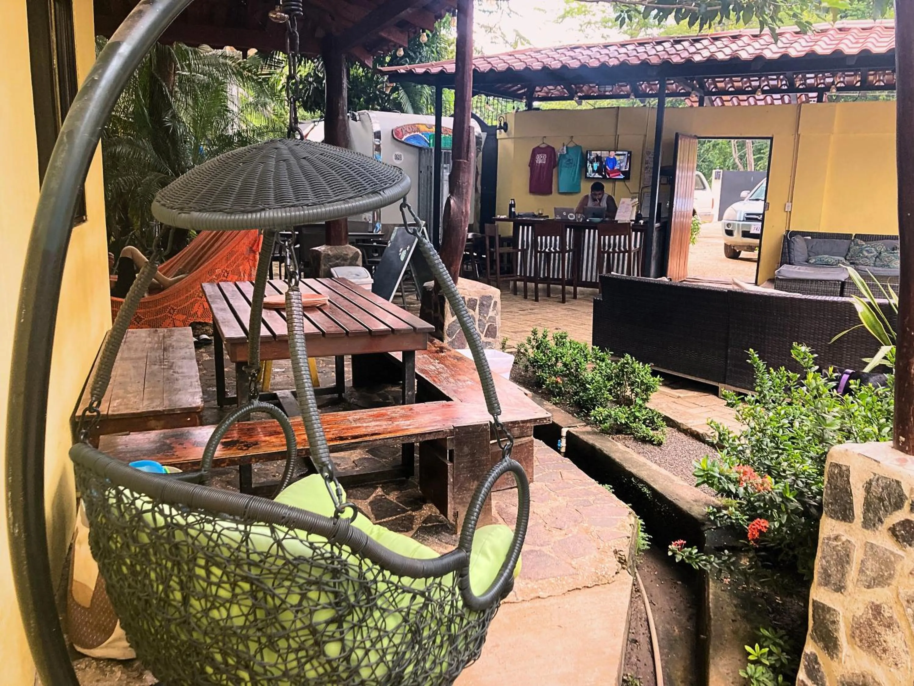 Seating area in Tamarindo Backpackers