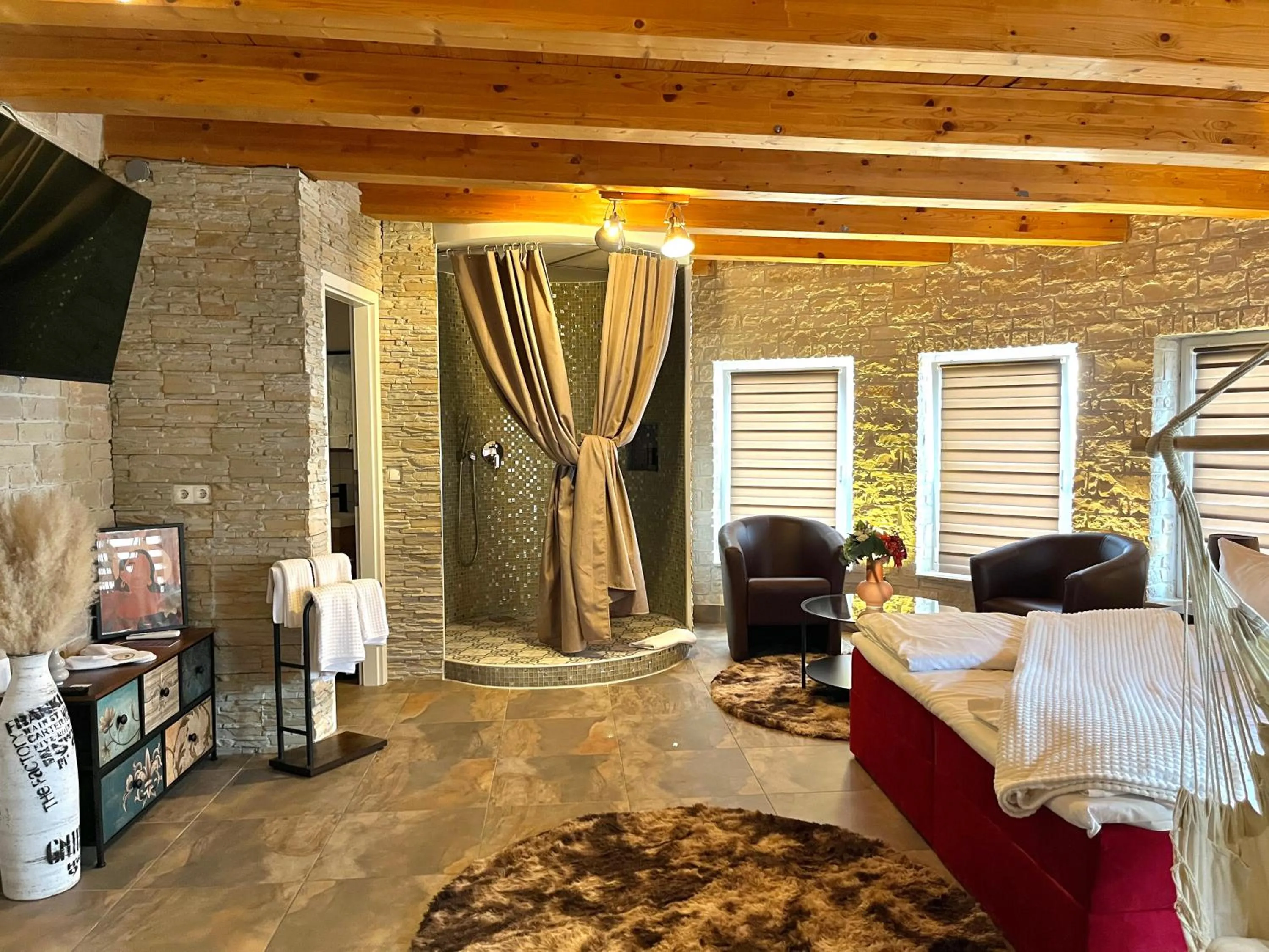 Shower in Hotel Zur alten Stadtkellerei Leipzig