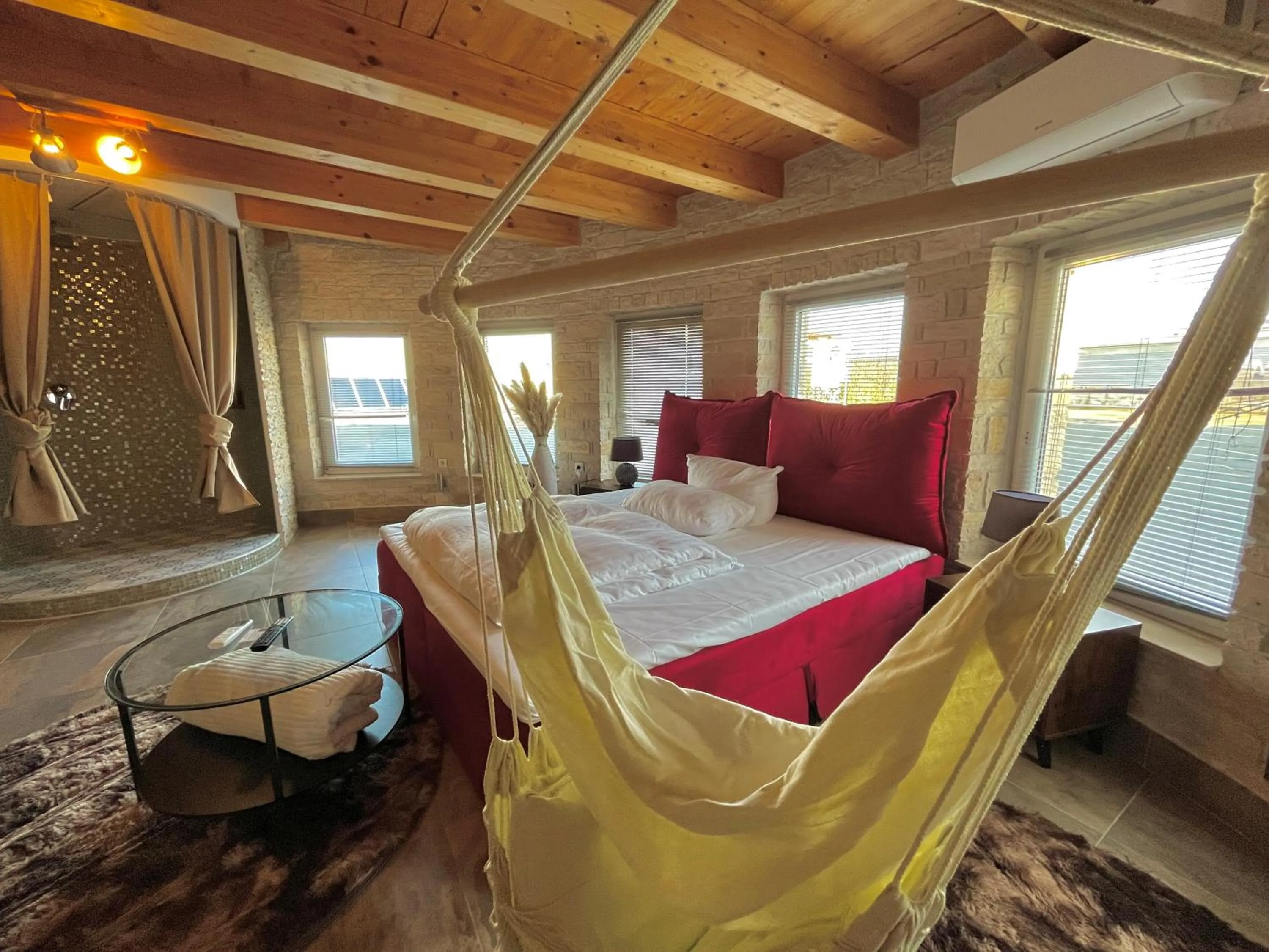 VIP, Bed in Hotel Zur alten Stadtkellerei Leipzig