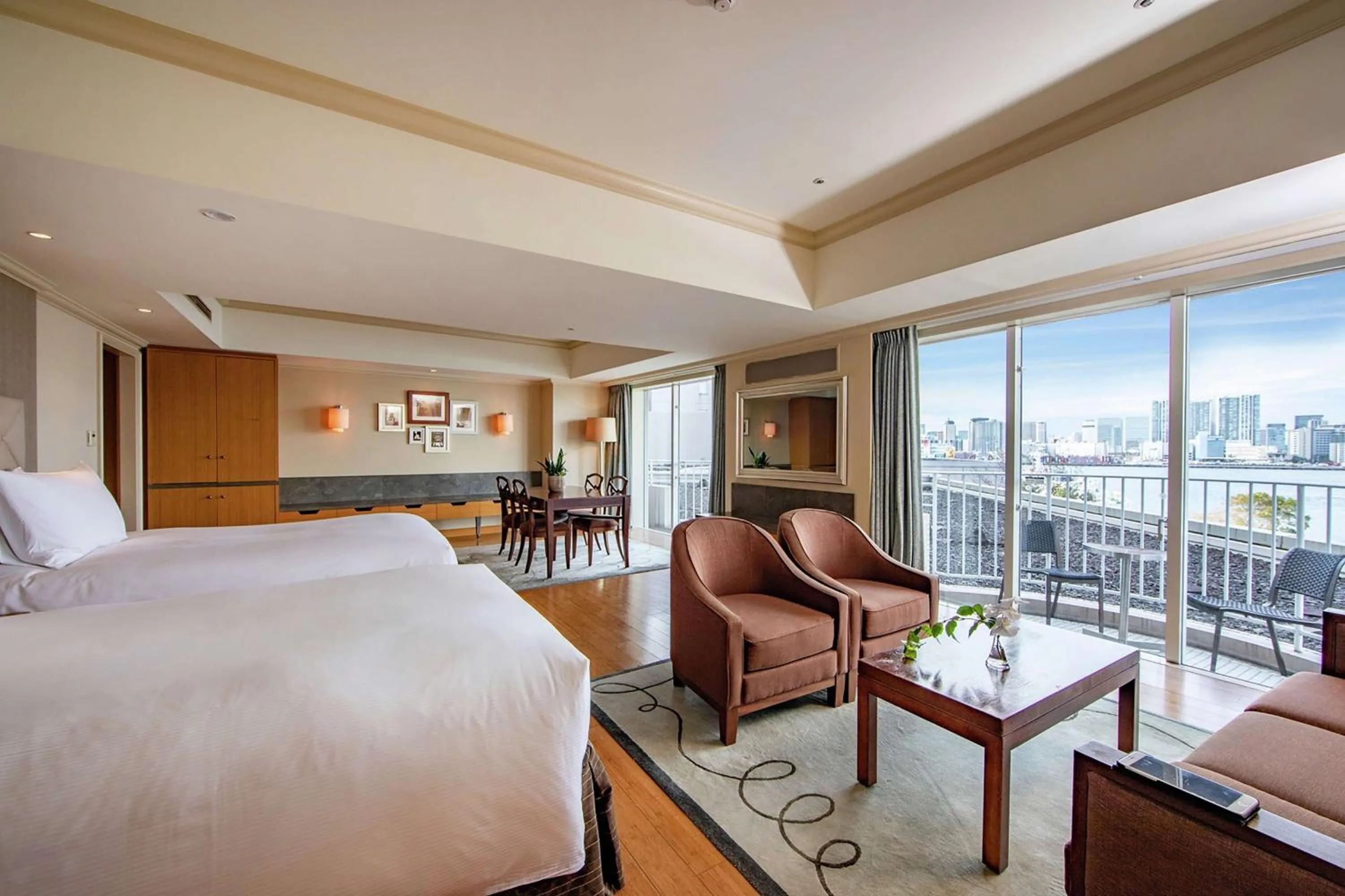 Living room, Bed in Hilton Tokyo Odaiba