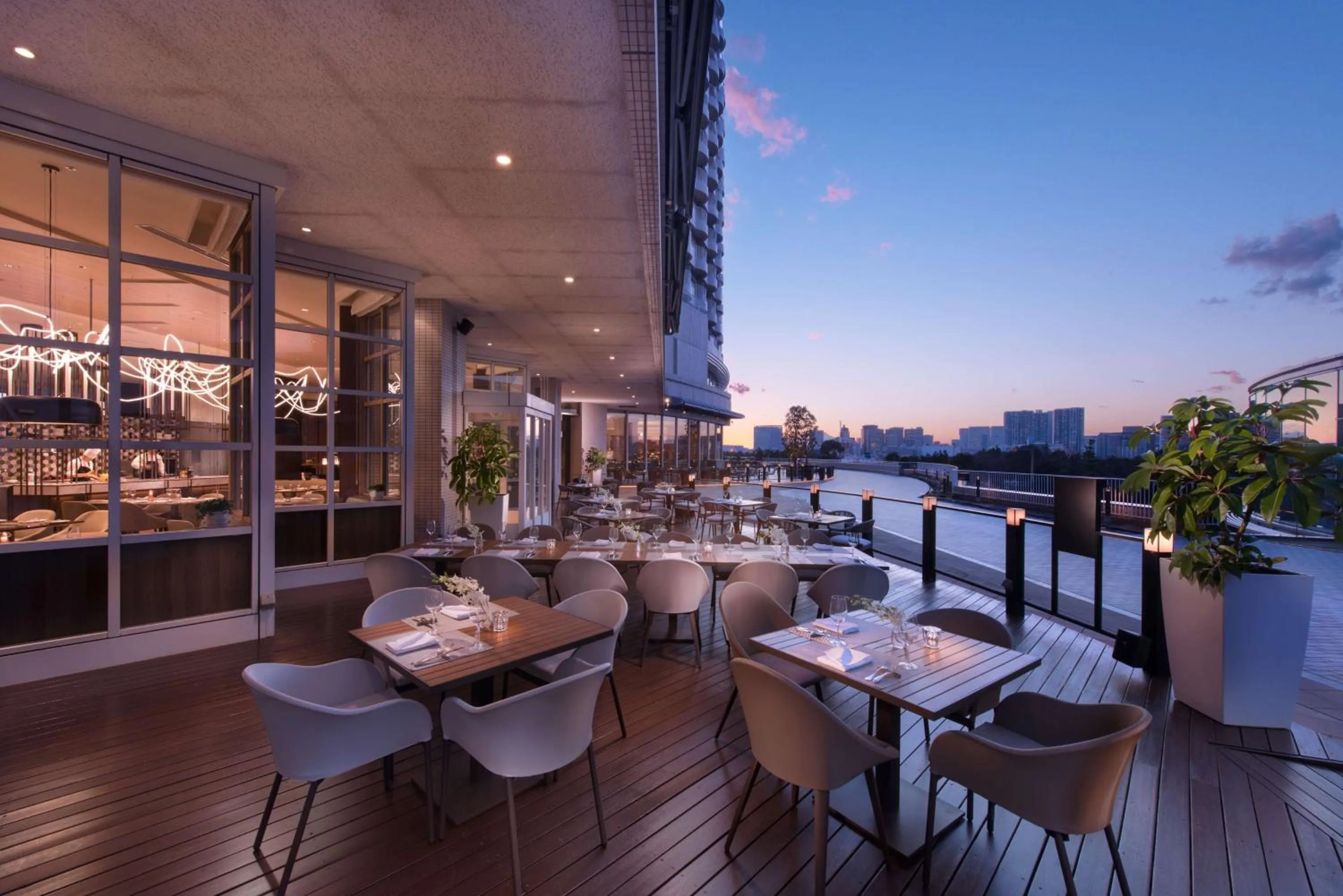 Restaurant/places to eat in Hilton Tokyo Odaiba