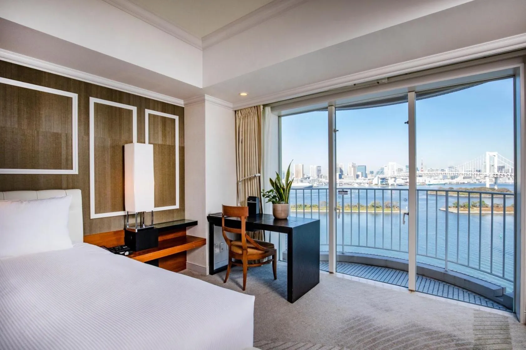 Bed in Hilton Tokyo Odaiba