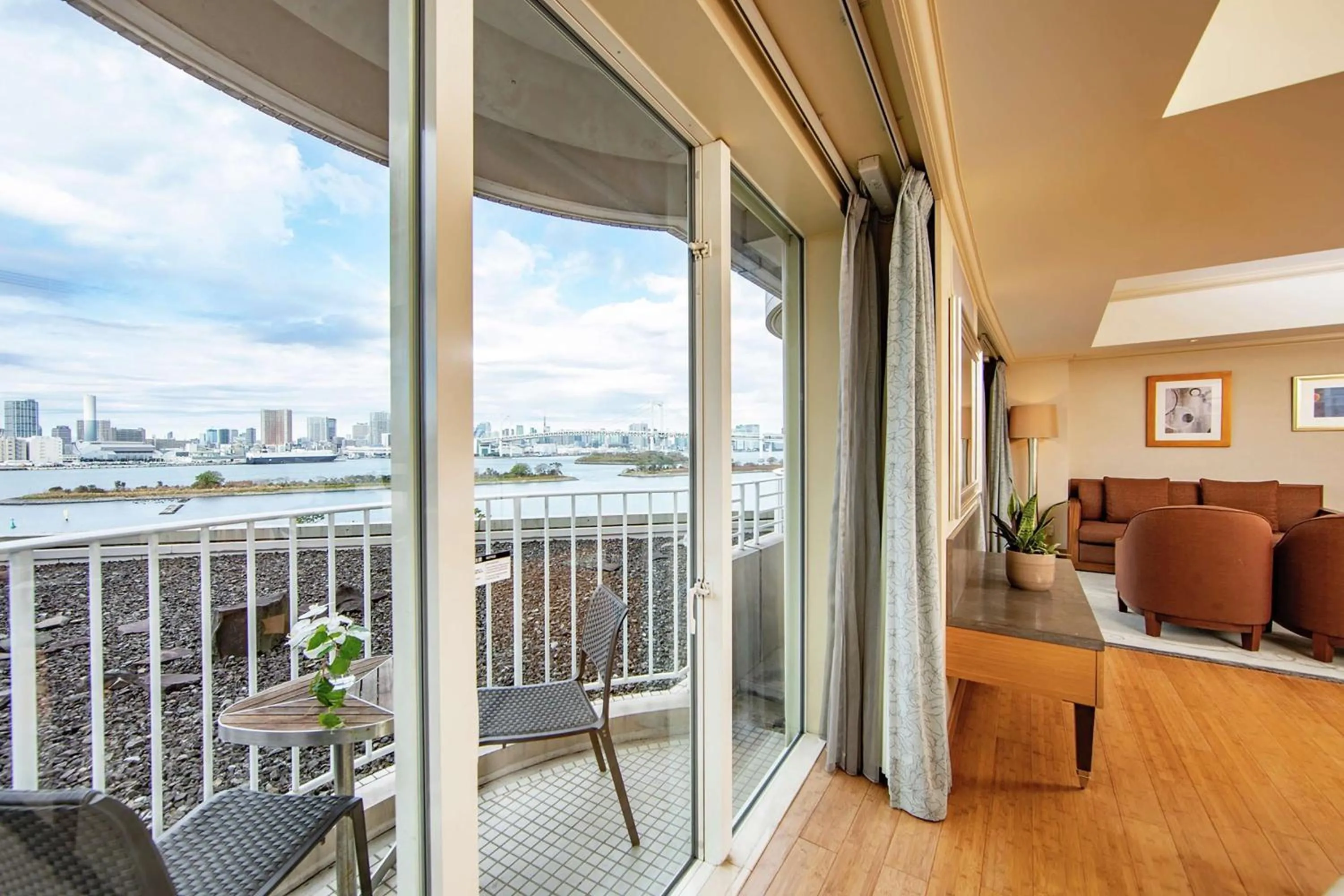 Living room in Hilton Tokyo Odaiba