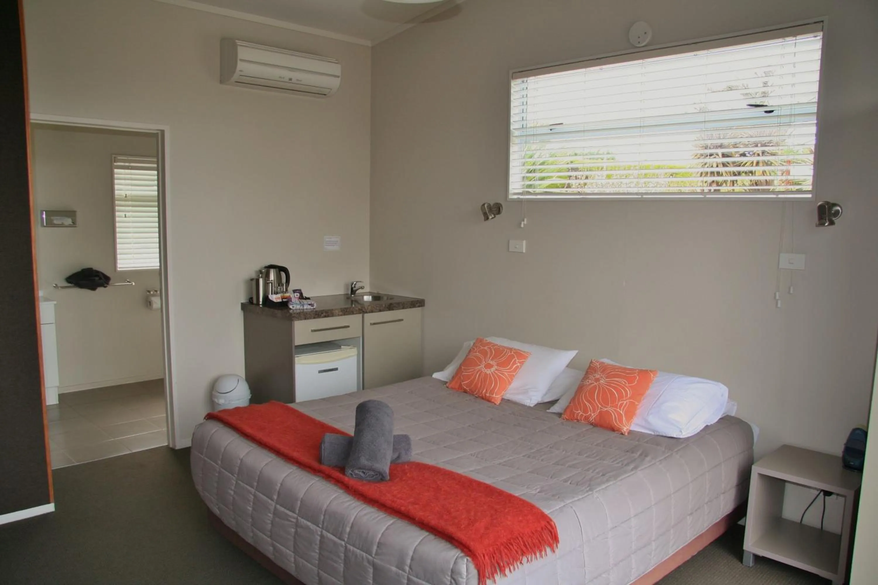 Bed in Taupo Debretts Spa Resort