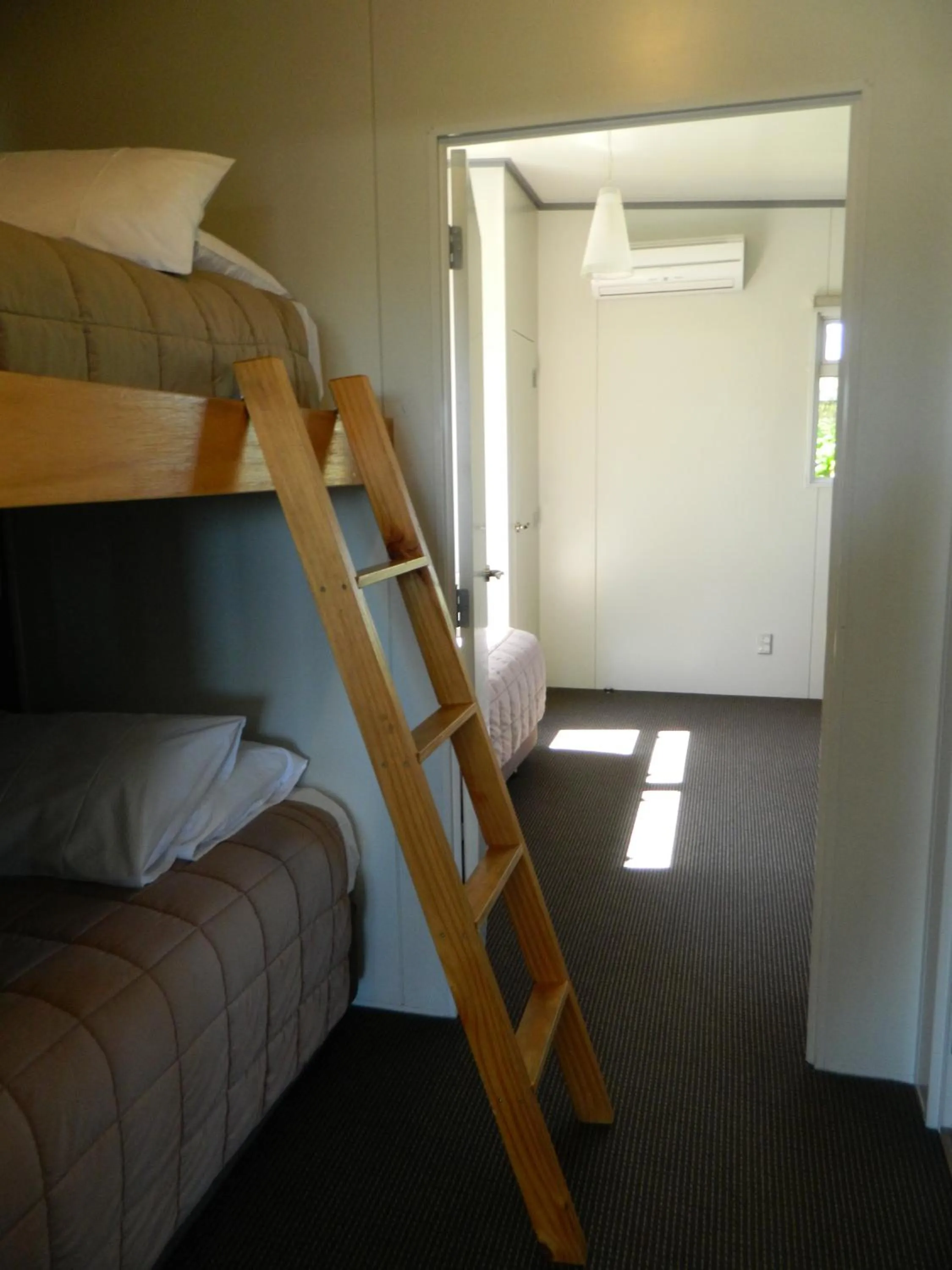 Bed in Taupo Debretts Spa Resort