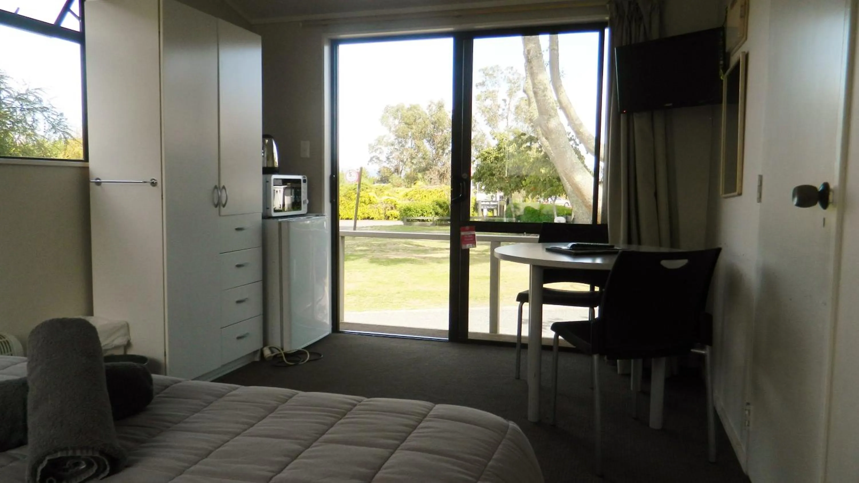 Bed in Taupo Debretts Spa Resort