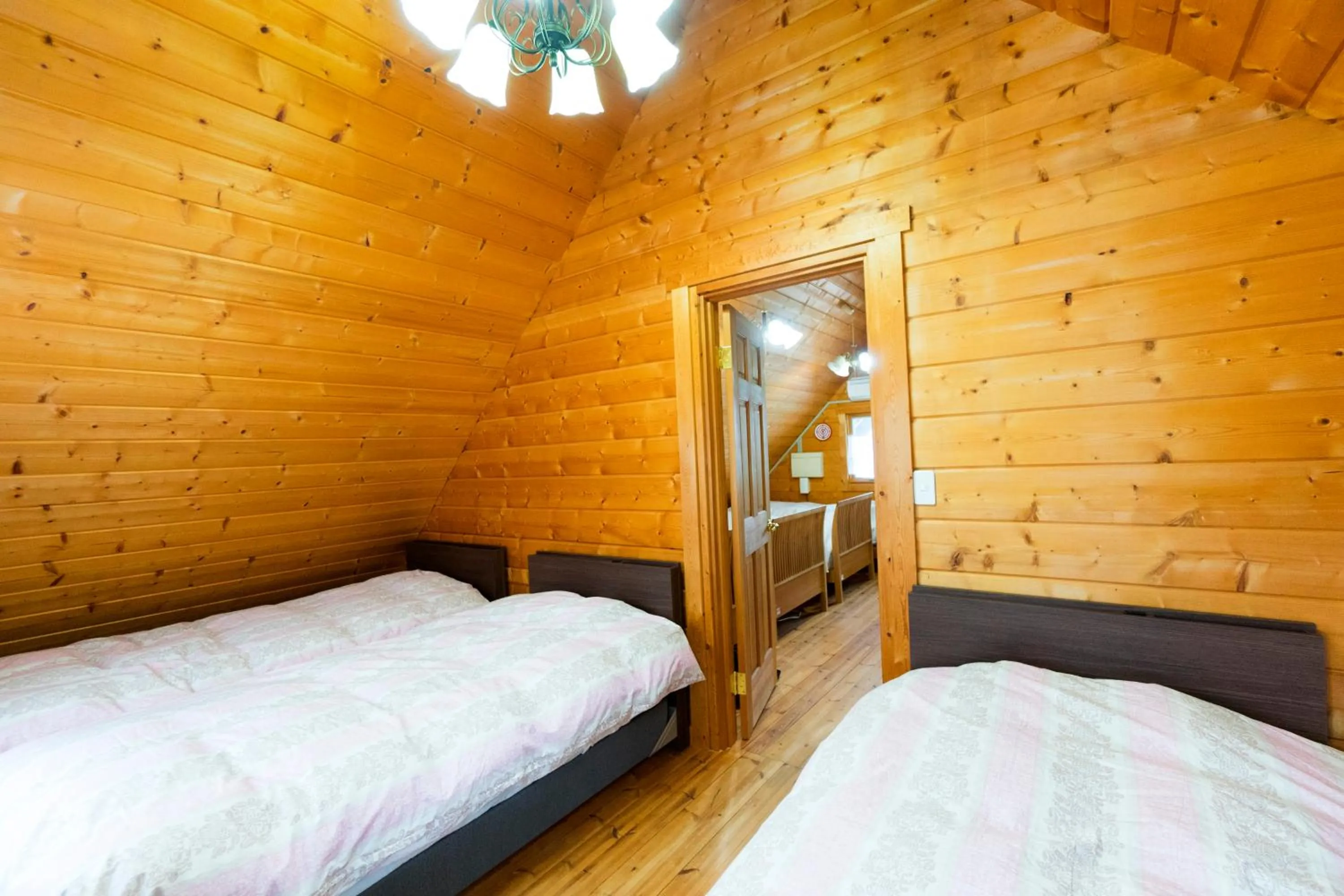 Photo of the whole room, Bed in Sakura Garden