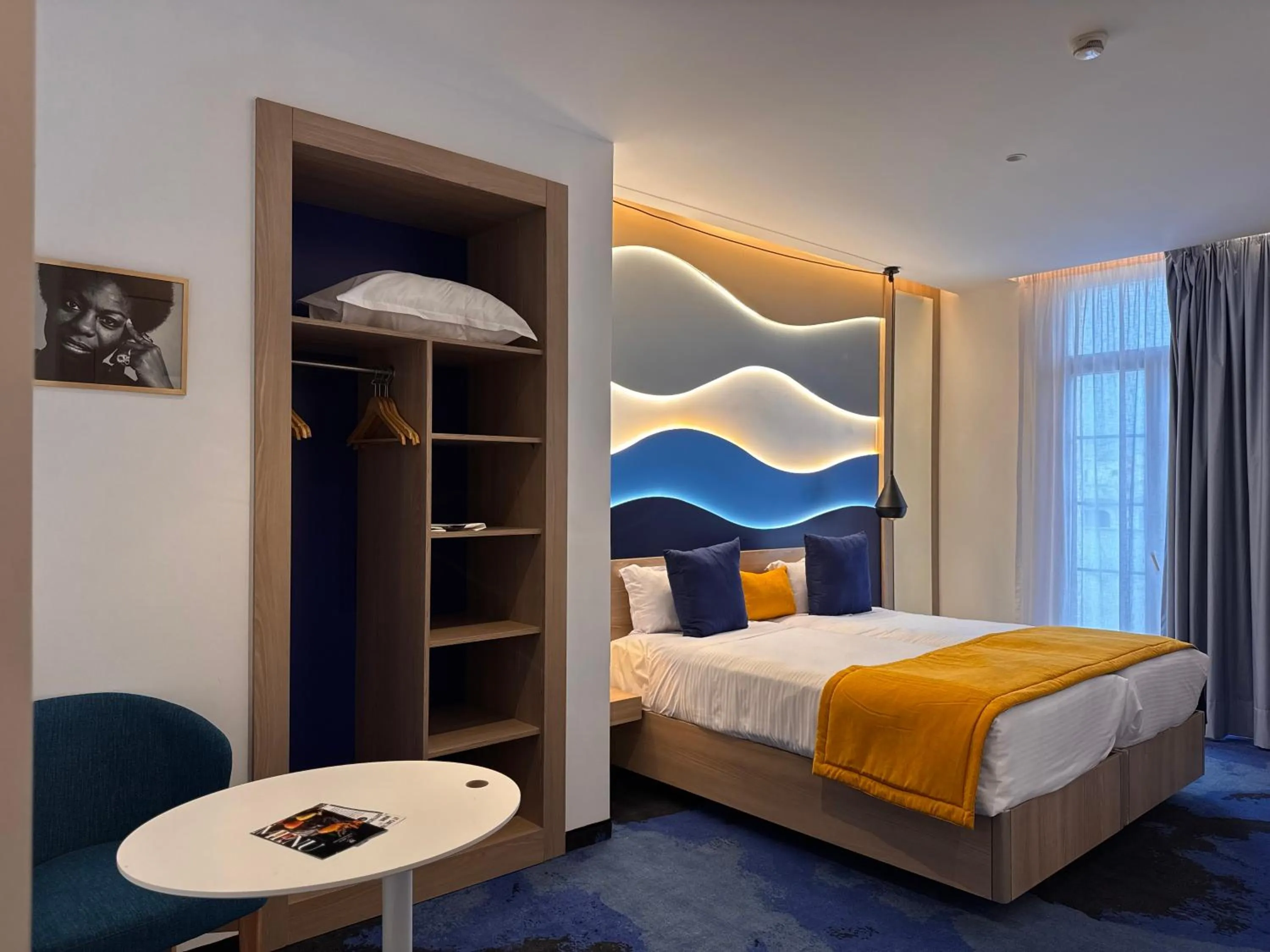 Photo of the whole room, Bed in Hotel Carlton