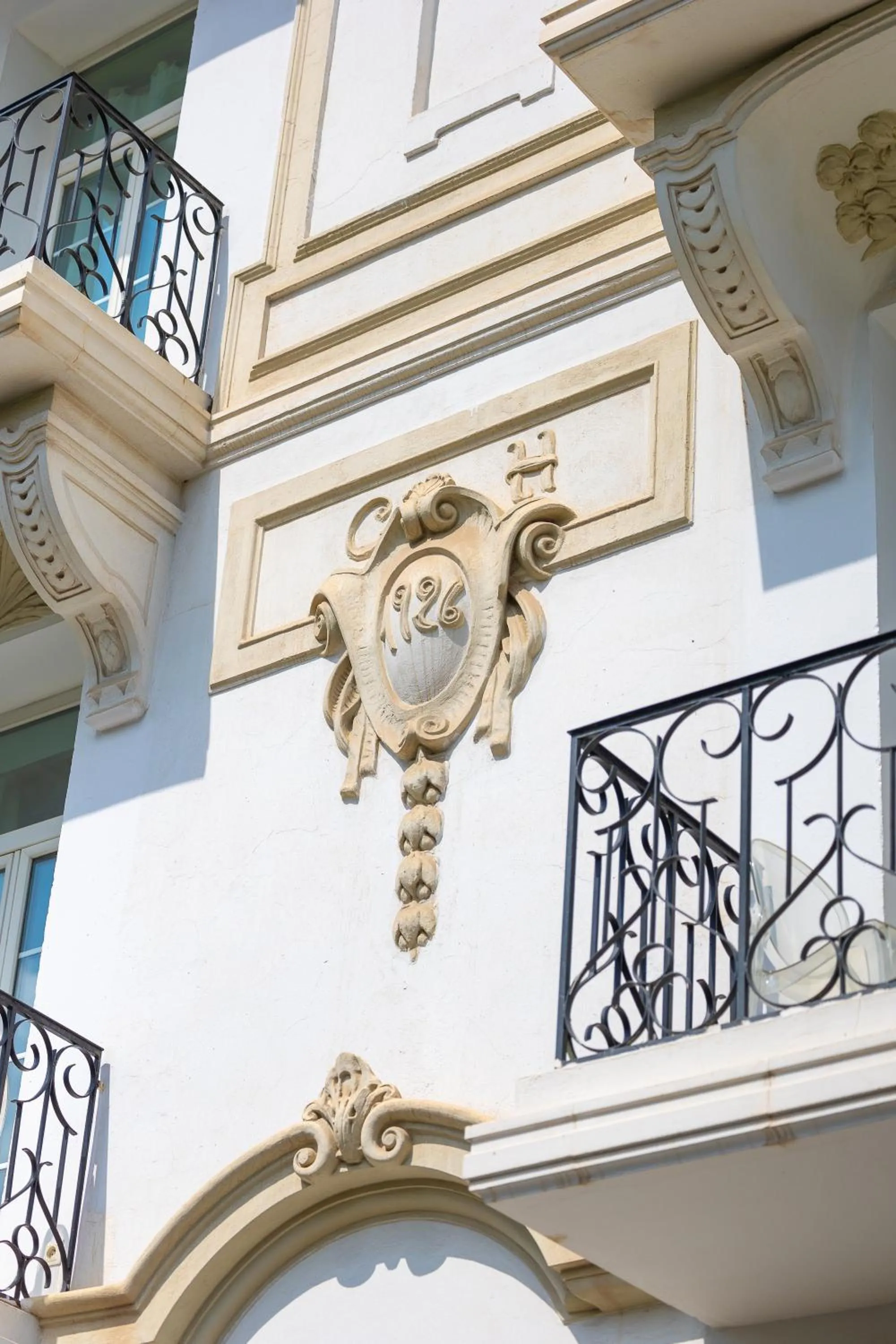 Property building in Hotel Carlton