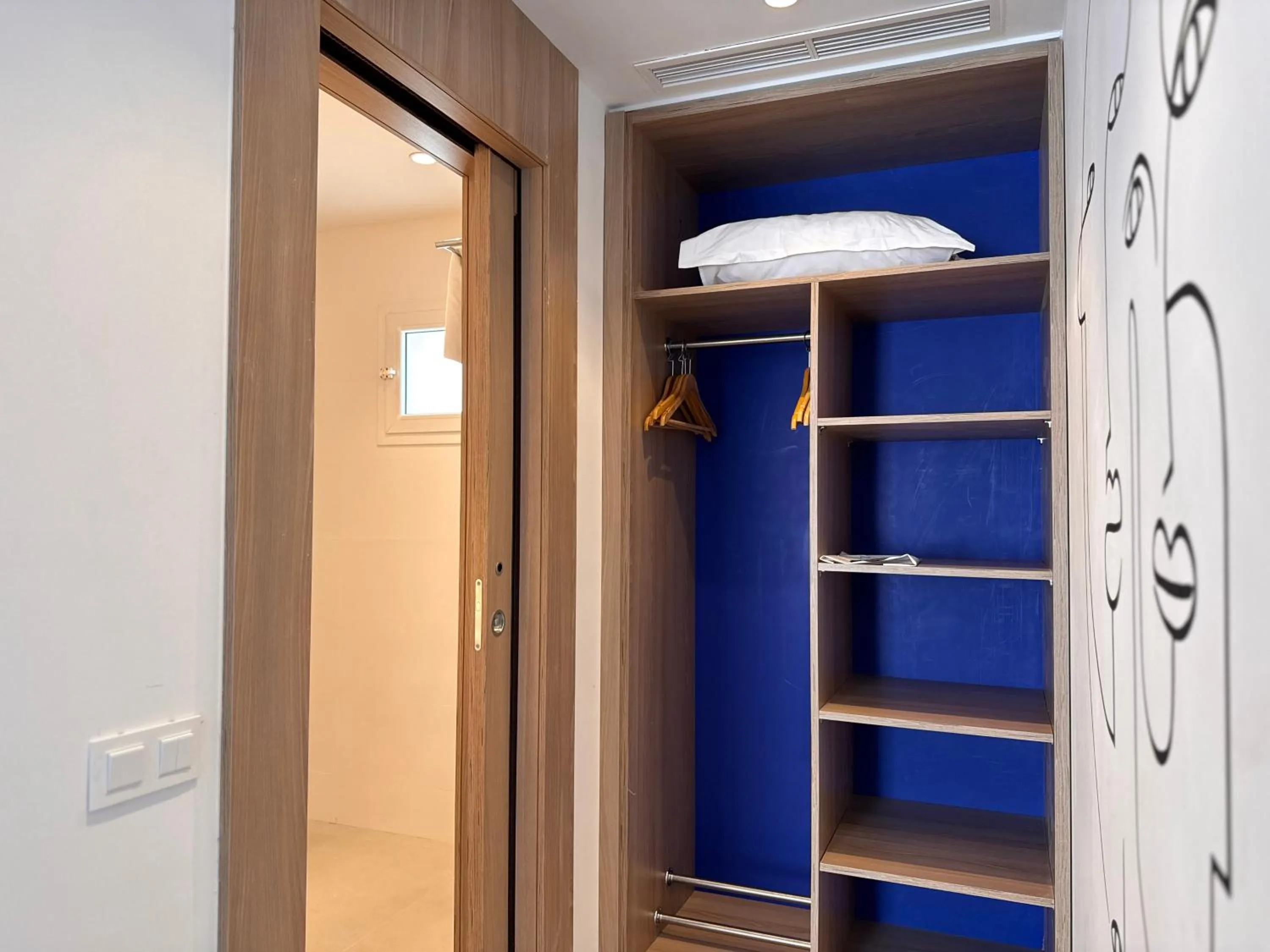 wardrobe in Hotel Carlton