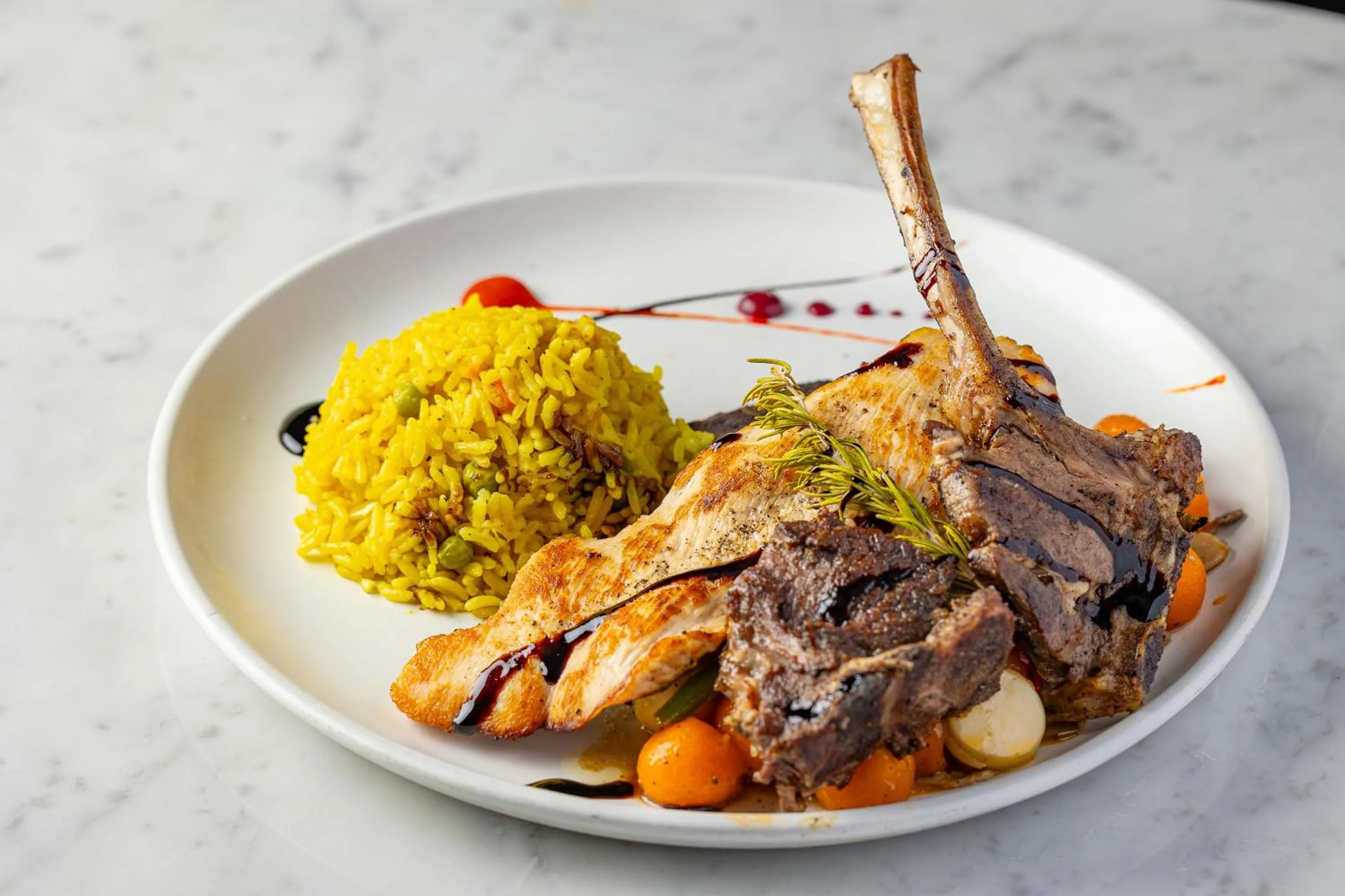 Restaurant/places to eat in Hotel Carlton