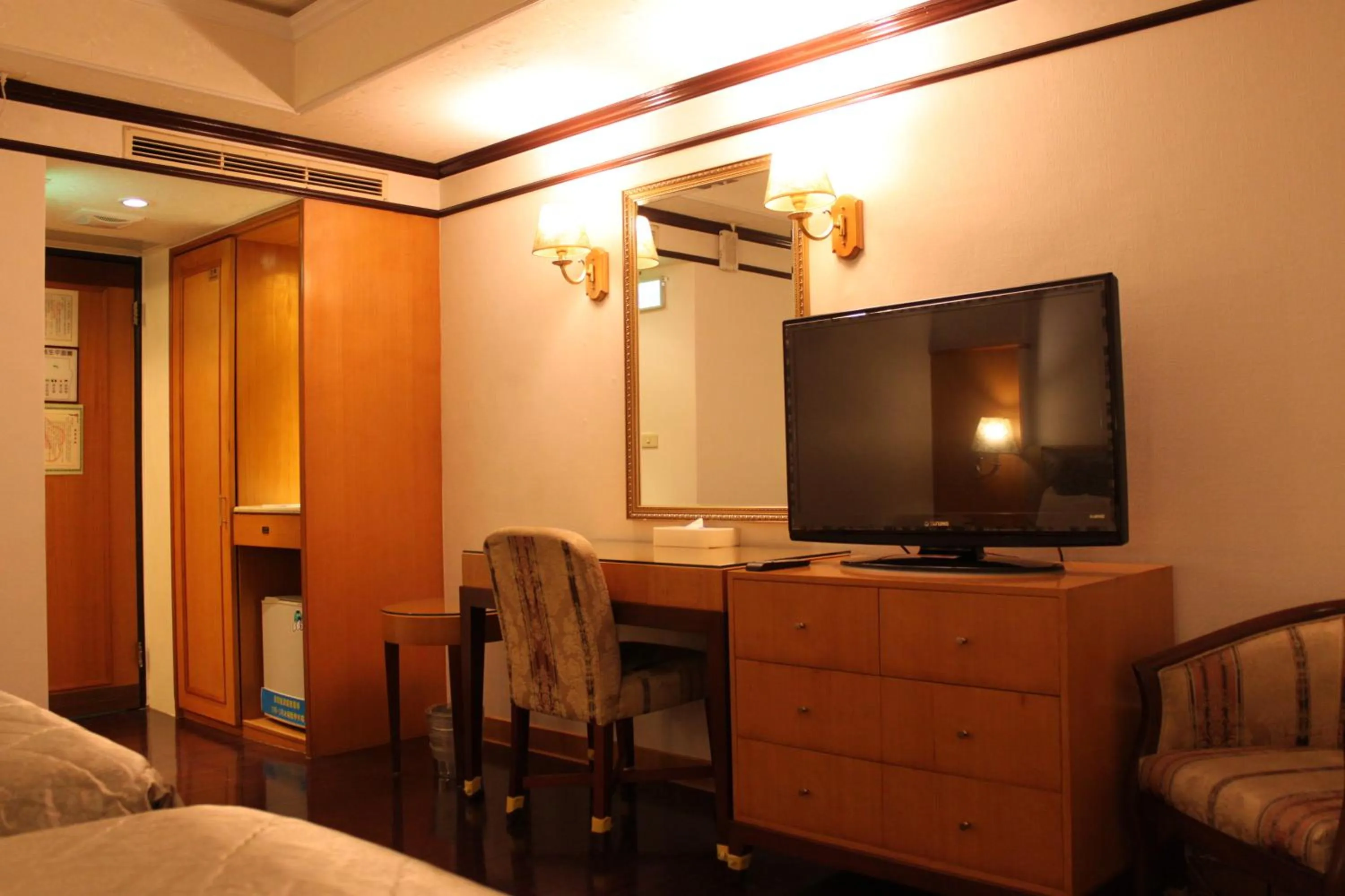 Bed in Beverly Commercial Motel