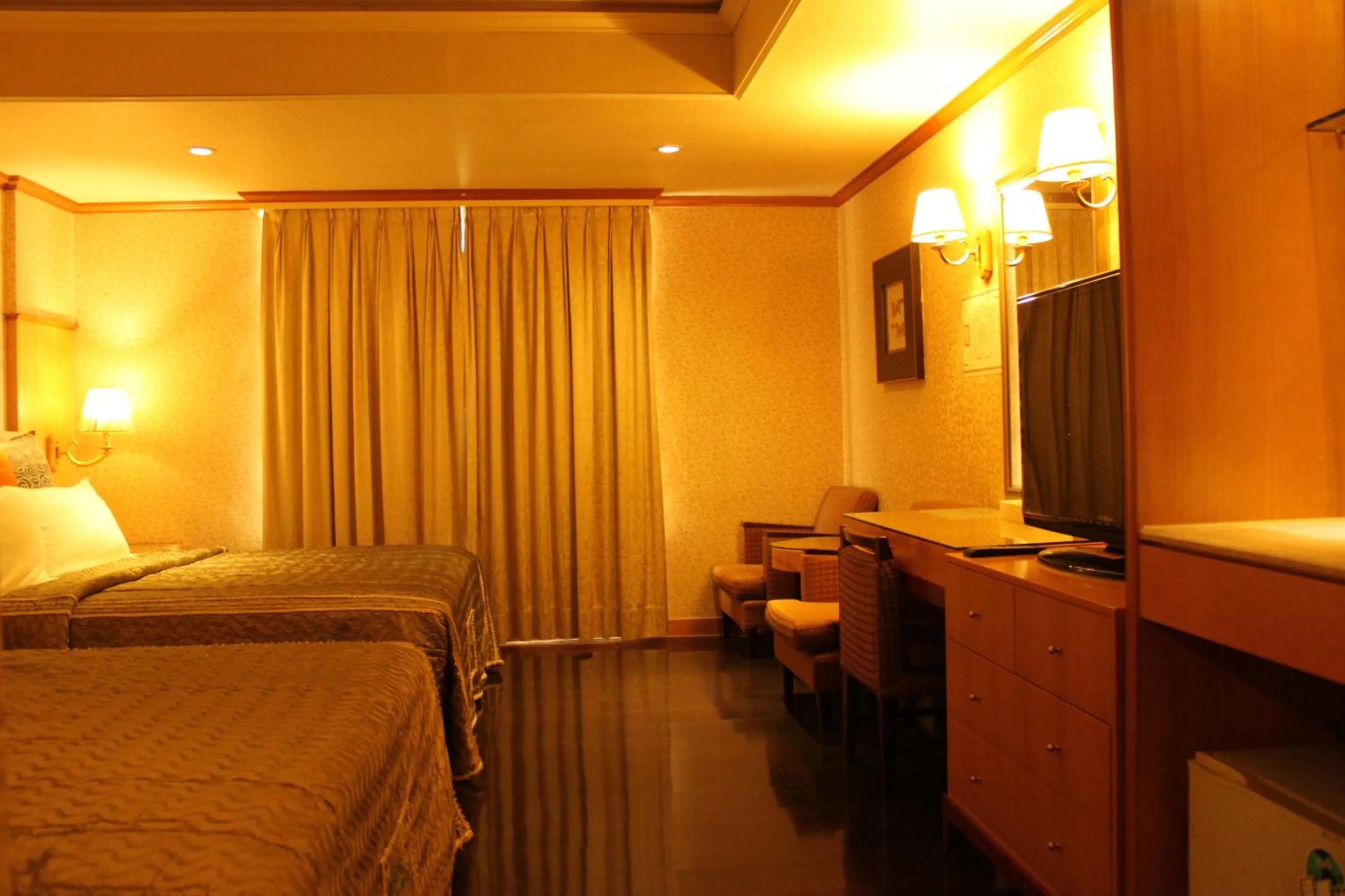 Bed in Beverly Commercial Motel