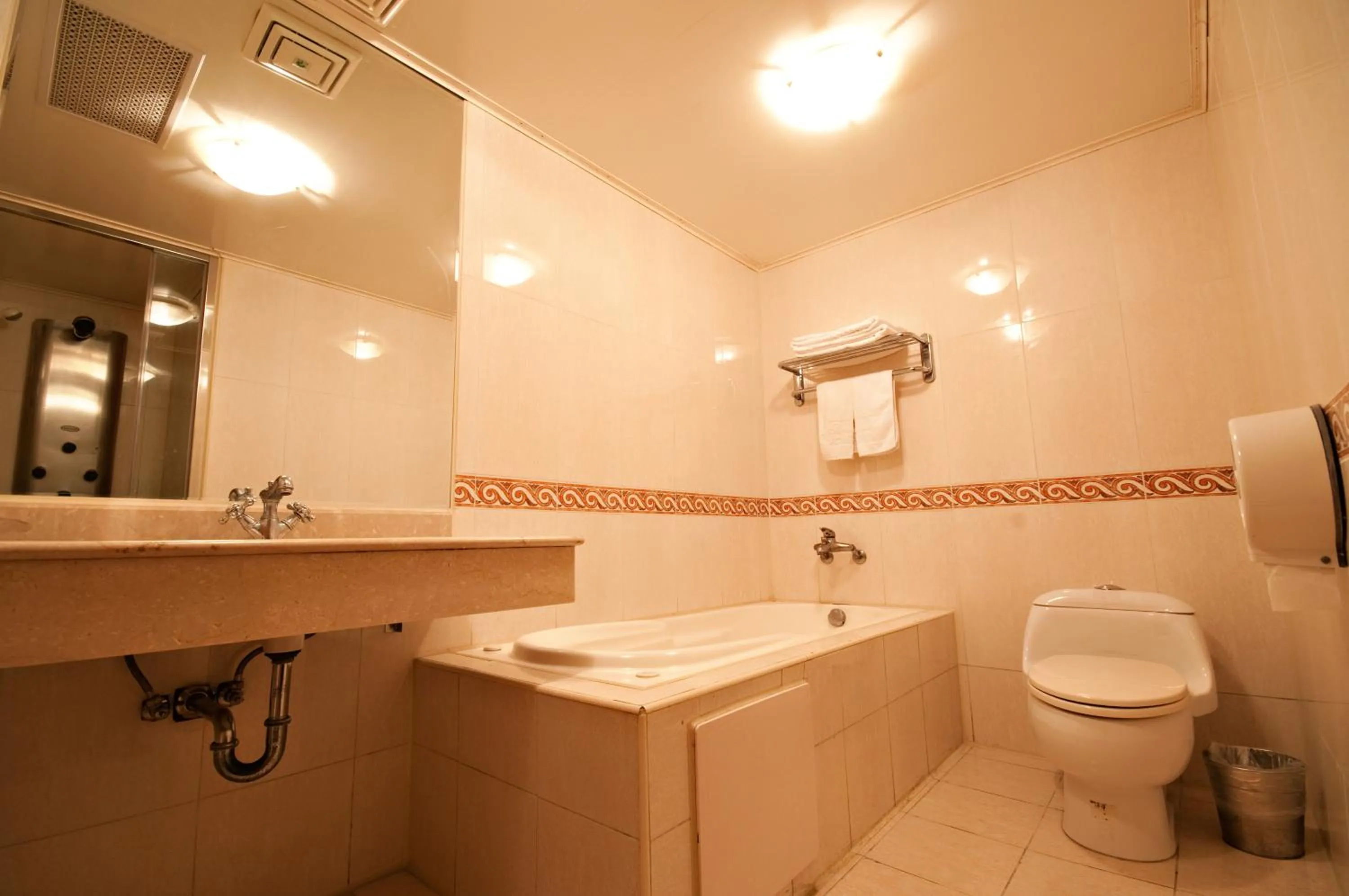 Beverly Commercial Motel