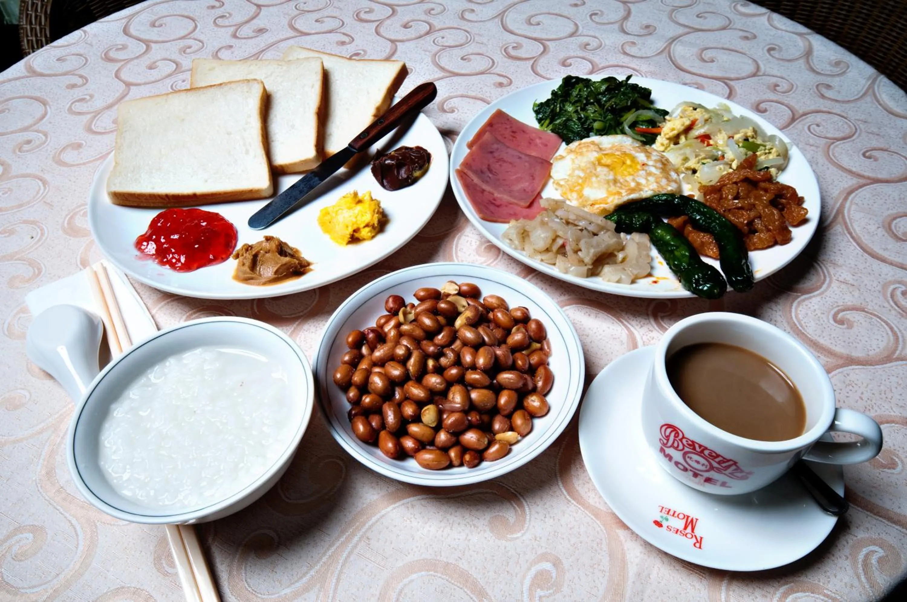 Restaurant/places to eat in Beverly Commercial Motel