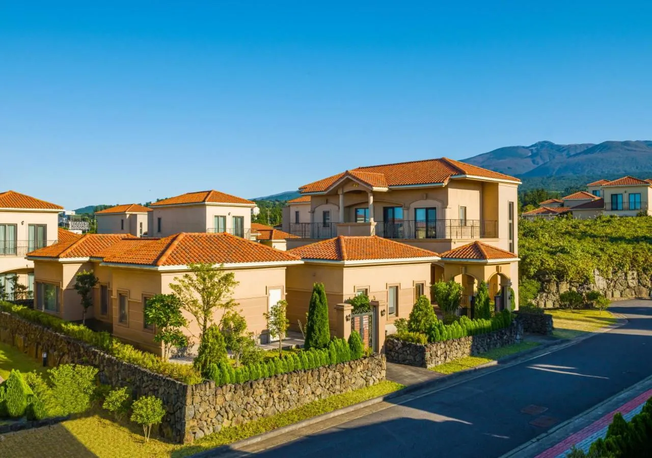 Camphortree Hotel and Resort