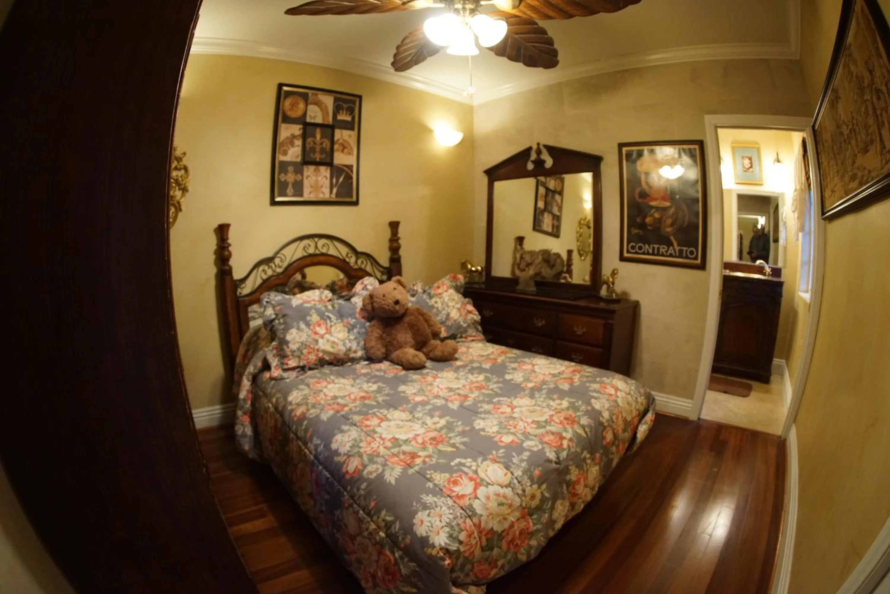 Bedroom, Bed in FLEUR DE LAC EUROPERAN INn