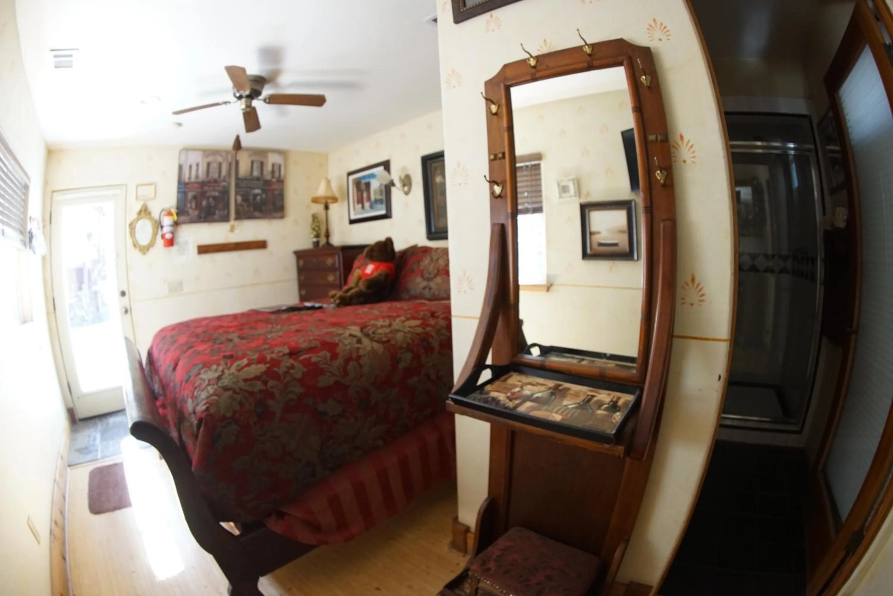 Bed in FLEUR DE LAC EUROPERAN INn