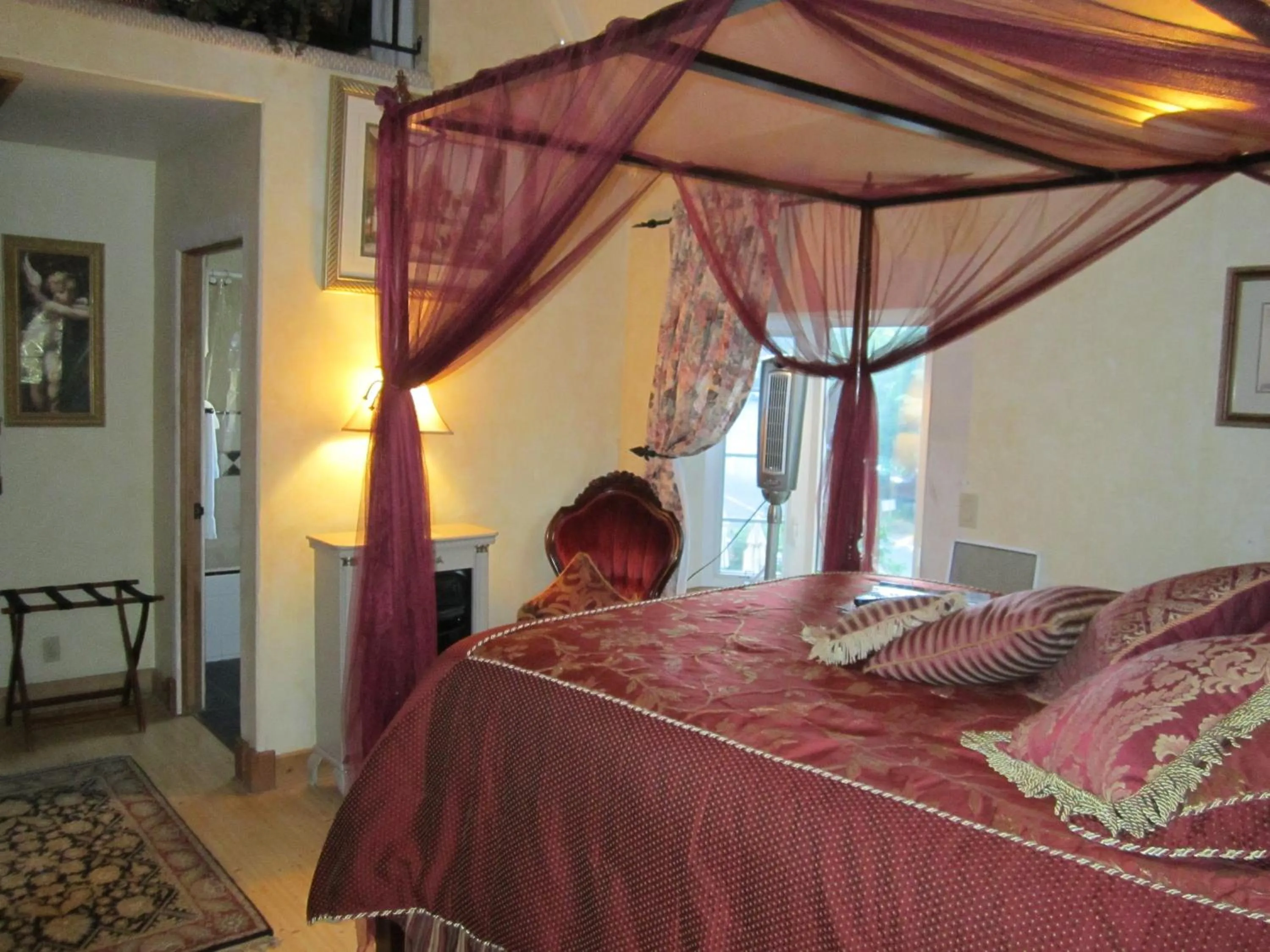 Photo of the whole room, Bed in FLEUR DE LAC EUROPERAN INn