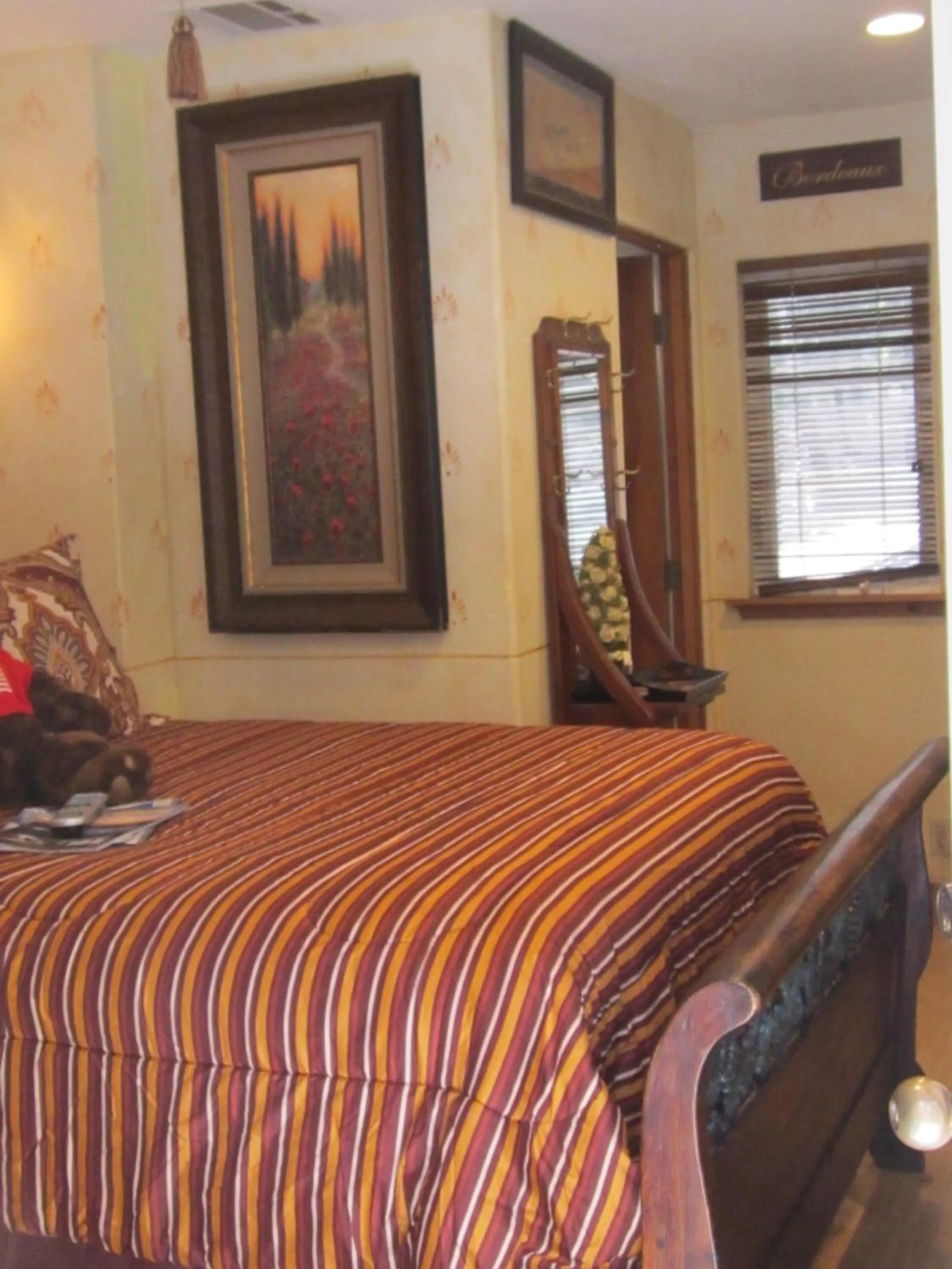 Bedroom, Bed in FLEUR DE LAC EUROPERAN INn