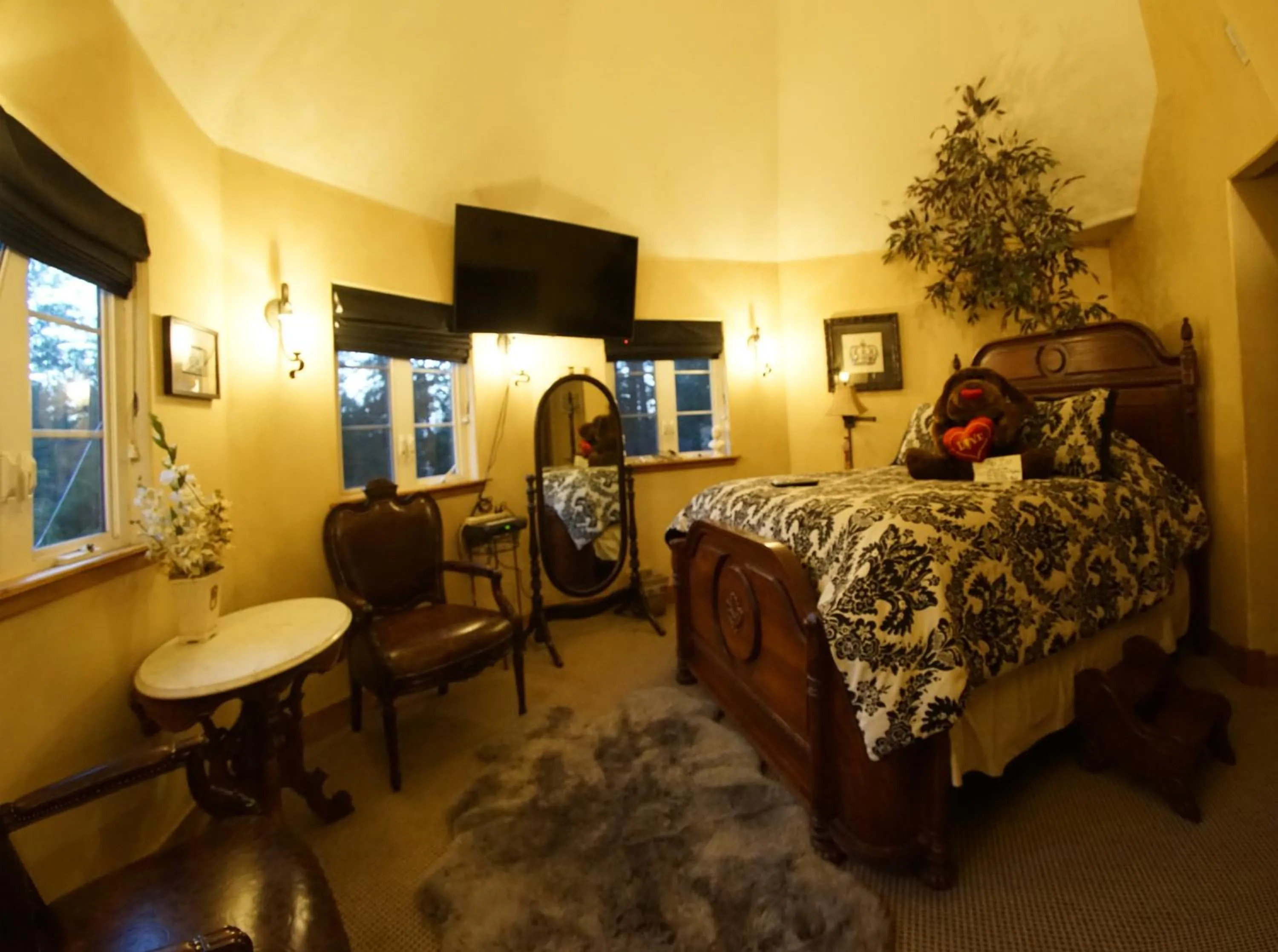 Bed in FLEUR DE LAC EUROPERAN INn