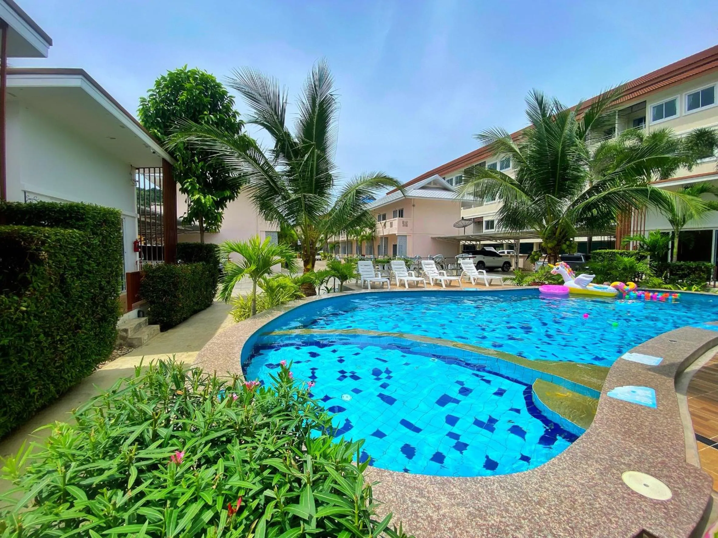 Swimming pool in Baanloksouylokchay