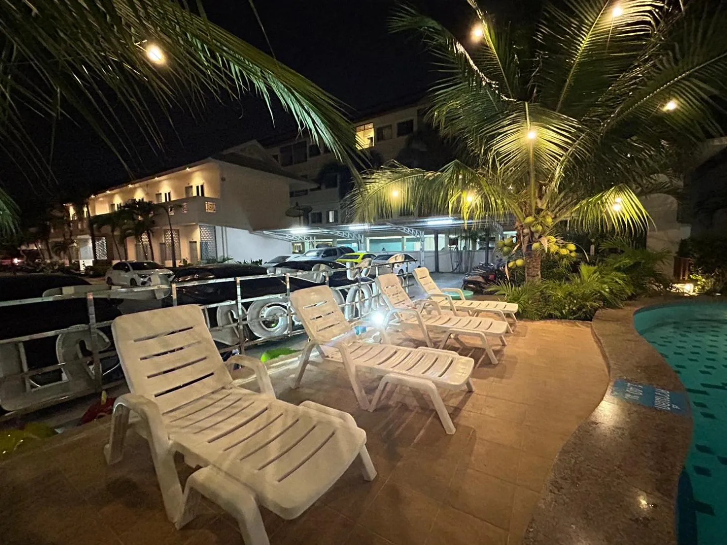 Swimming pool in Baanloksouylokchay