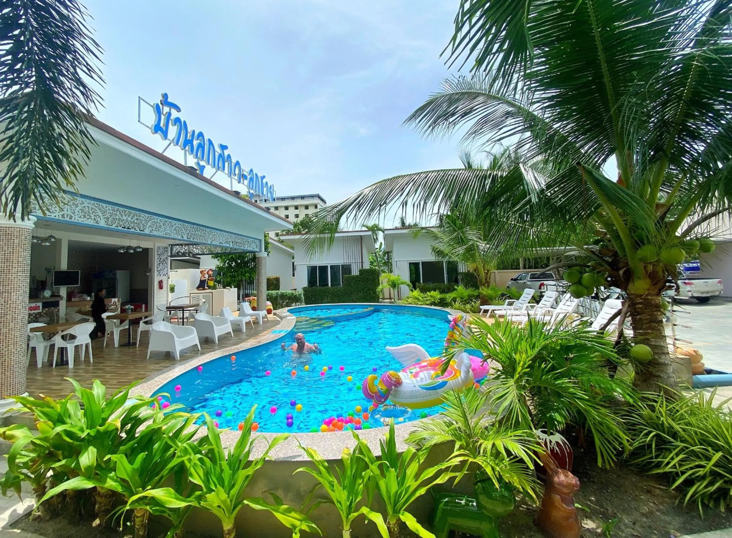 Swimming pool in Baanloksouylokchay