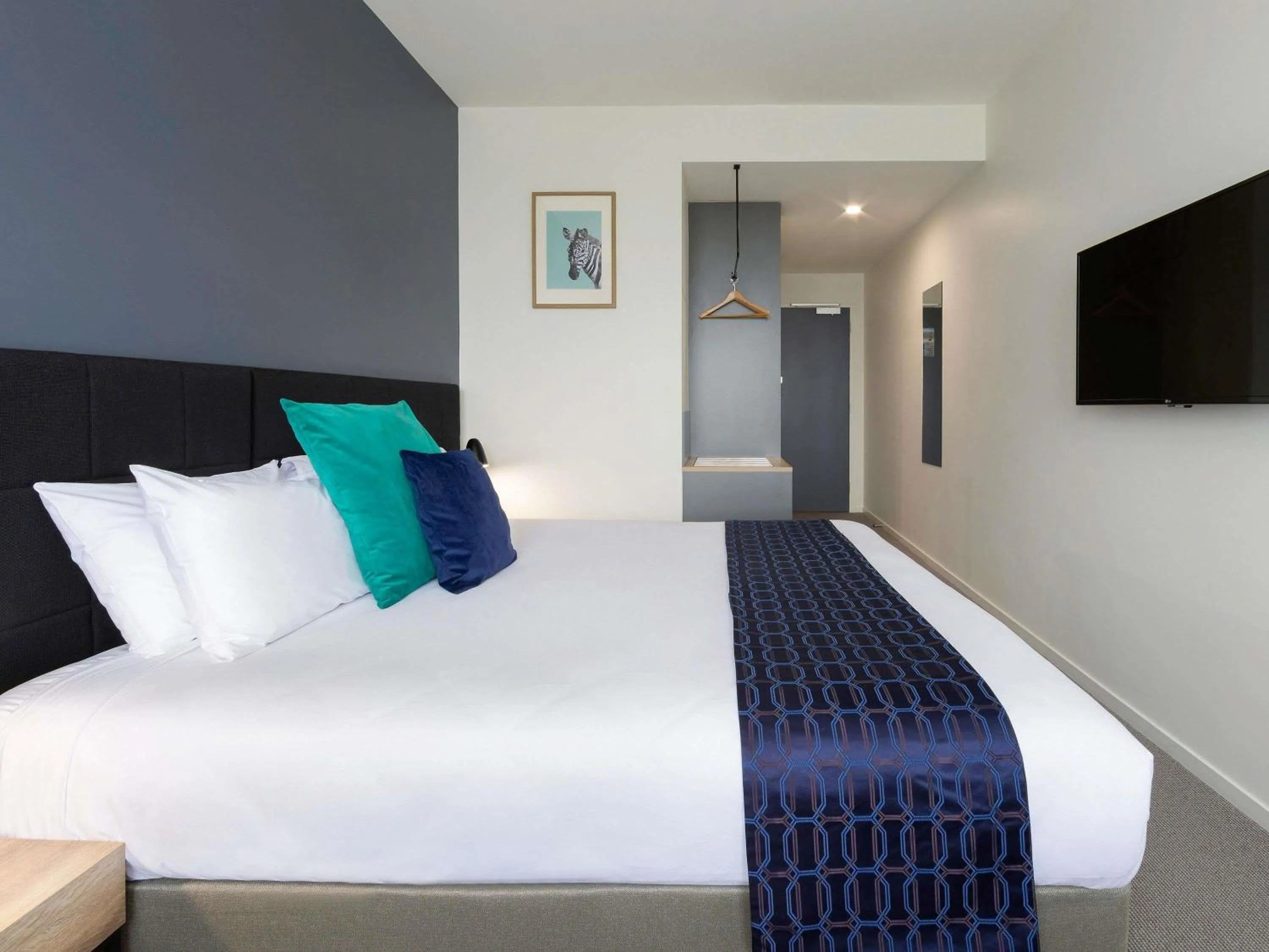 Bedroom, Bed in Mantra MacArthur Hotel